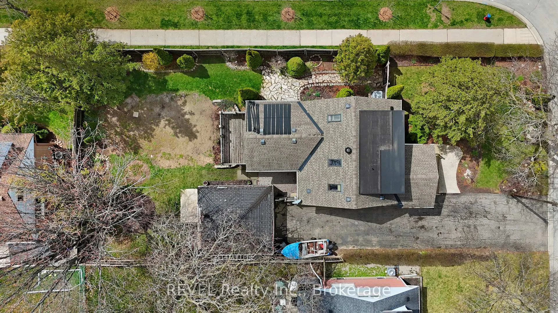 Photo 4 of 1367 St Marys Crescent, Burlington, Mountainside — HOMEH