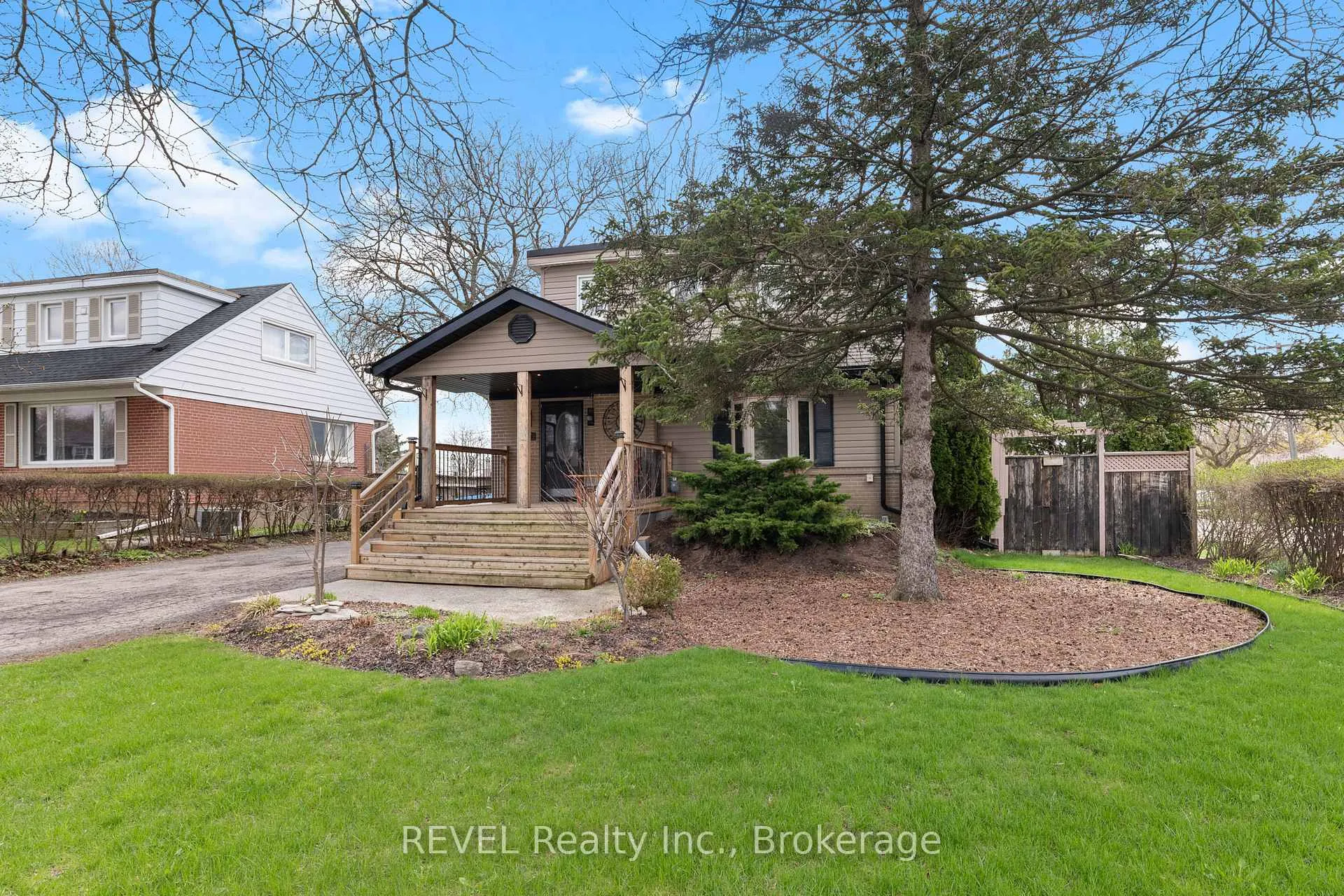 Photo 5 of 1367 St Marys Crescent, Burlington, Mountainside — HOMEH