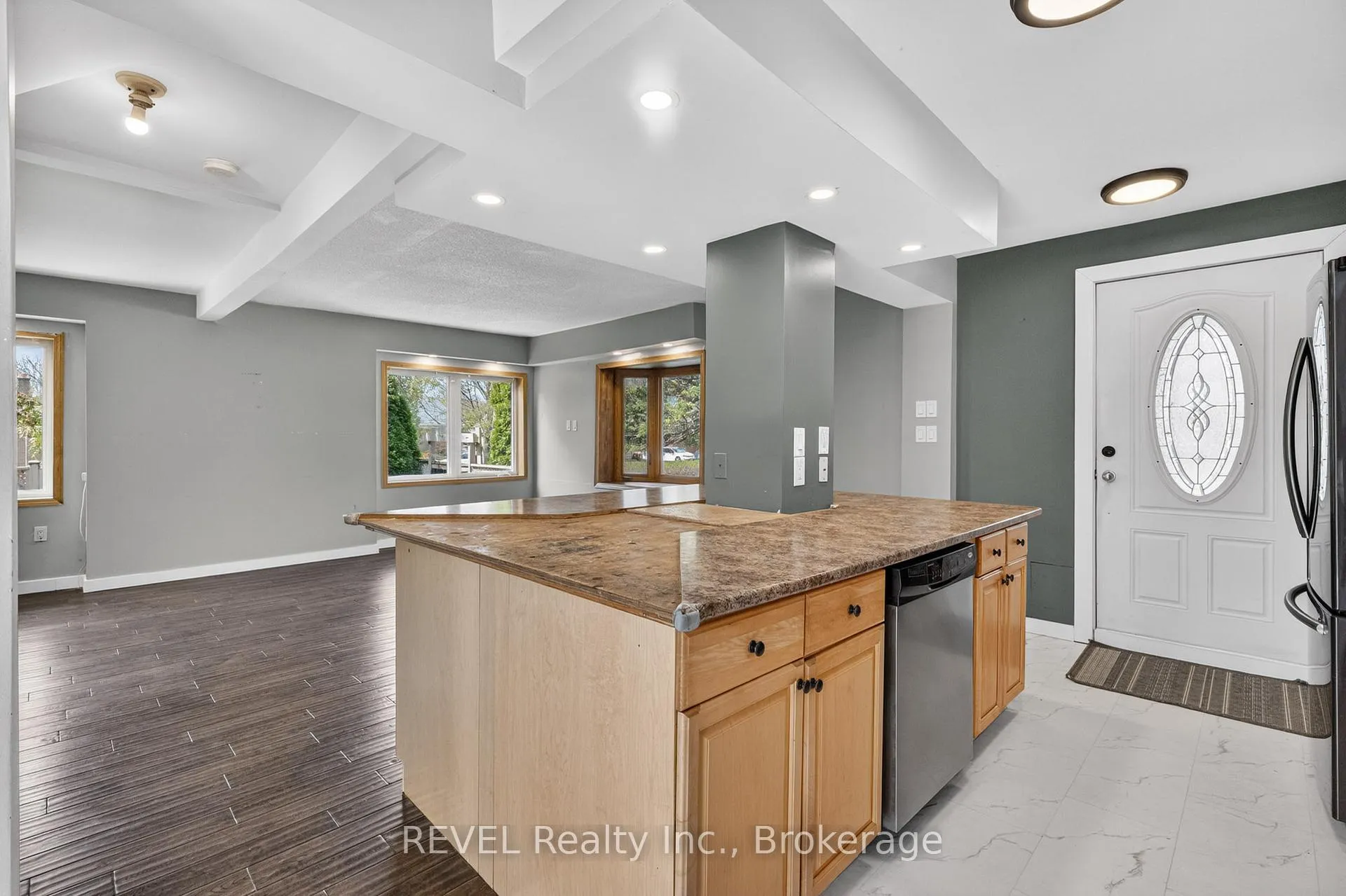 Photo 6 of 1367 St Marys Crescent, Burlington, Mountainside — HOMEH