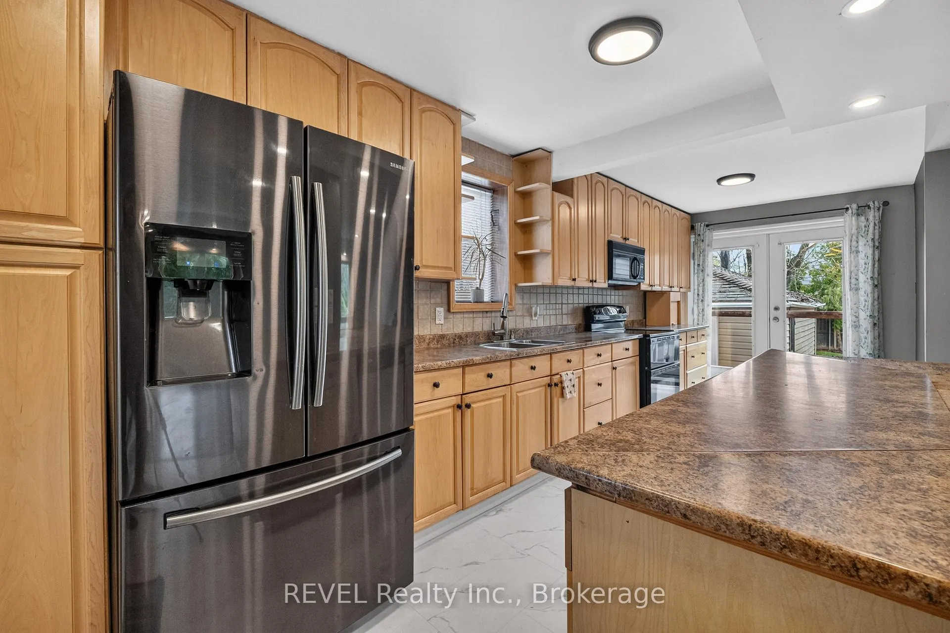Photo 7 of 1367 St Marys Crescent, Burlington, Mountainside — HOMEH