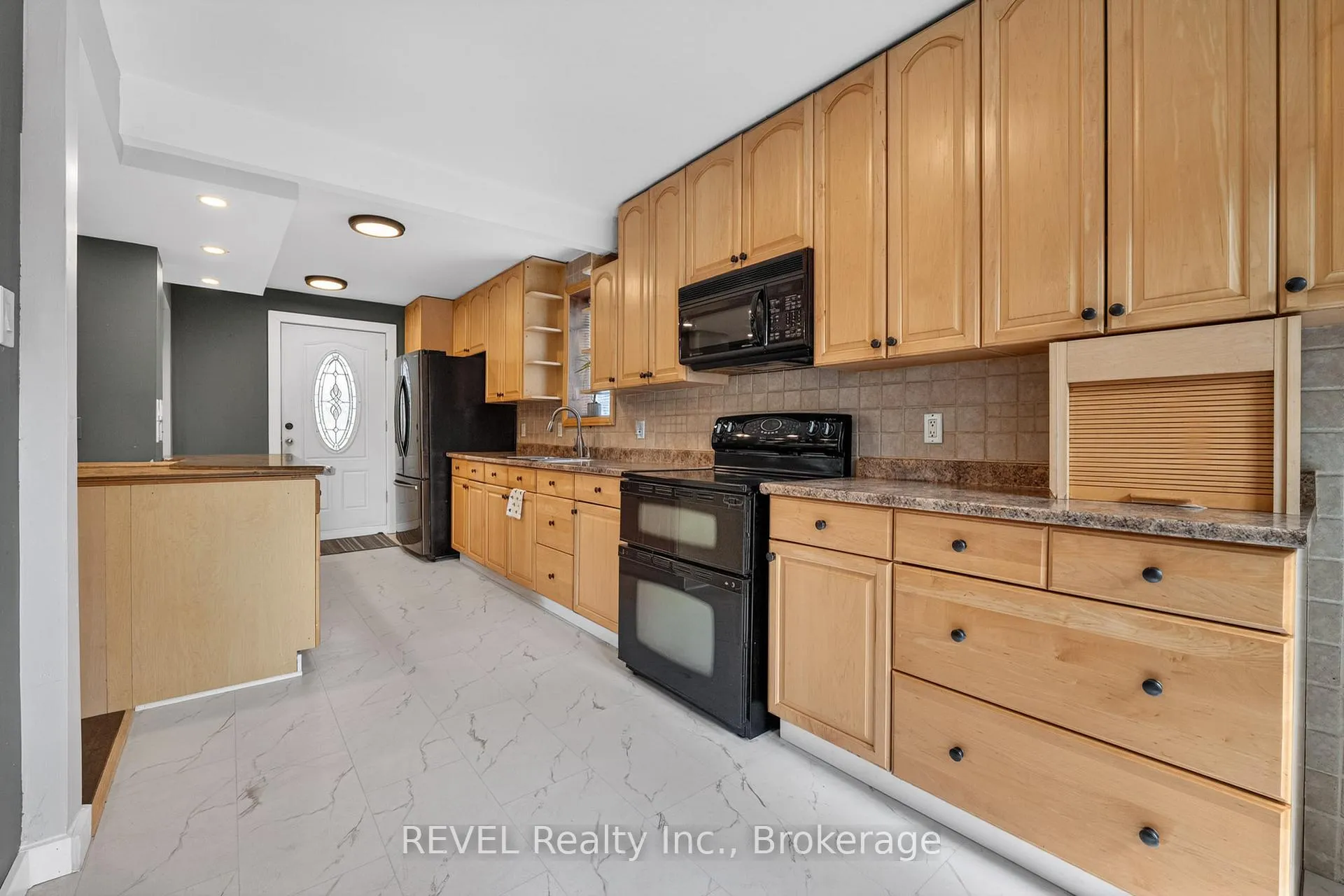 Photo 8 of 1367 St Marys Crescent, Burlington, Mountainside — HOMEH