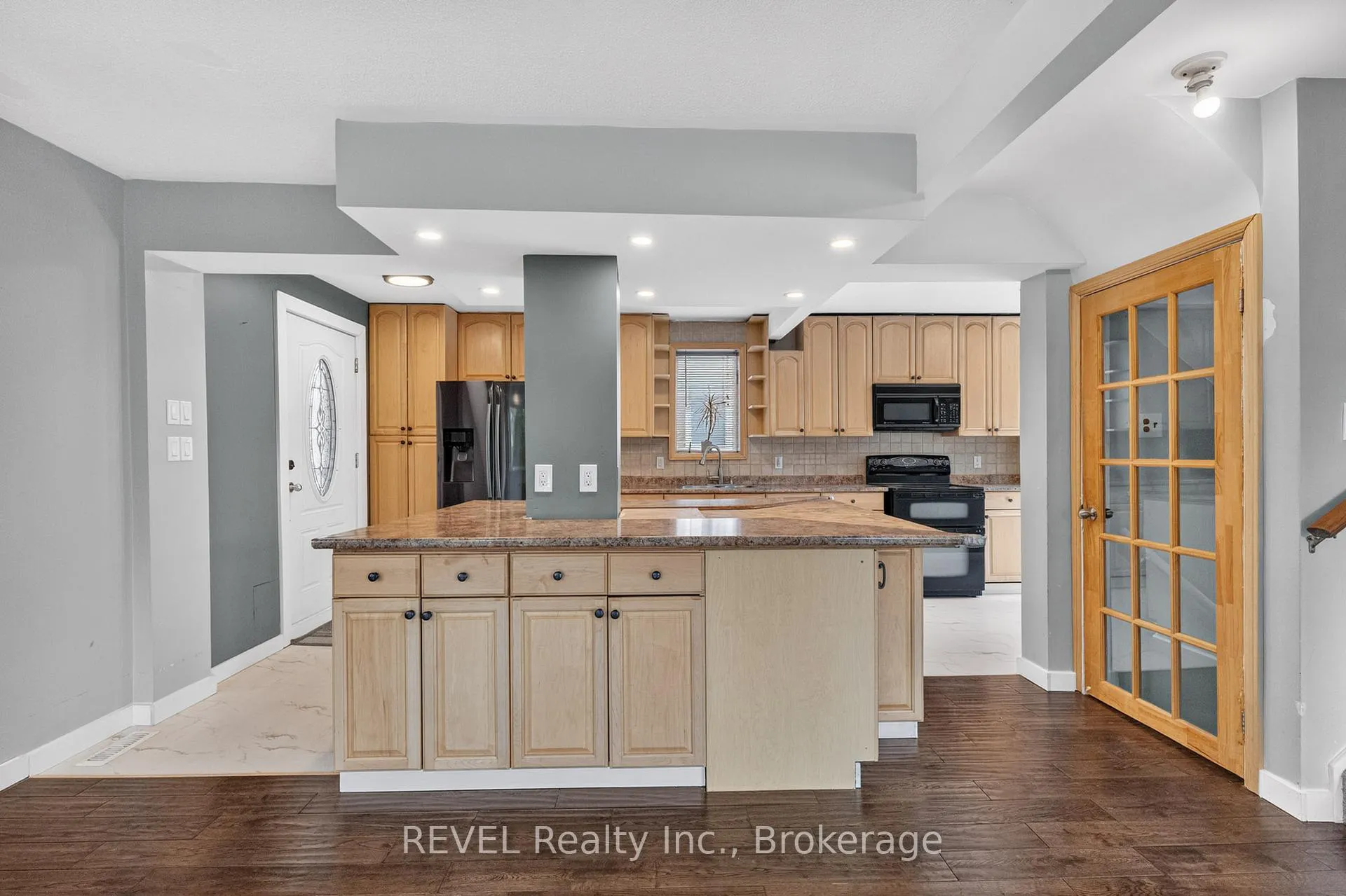 Photo 10 of 1367 St Marys Crescent, Burlington, Mountainside — HOMEH