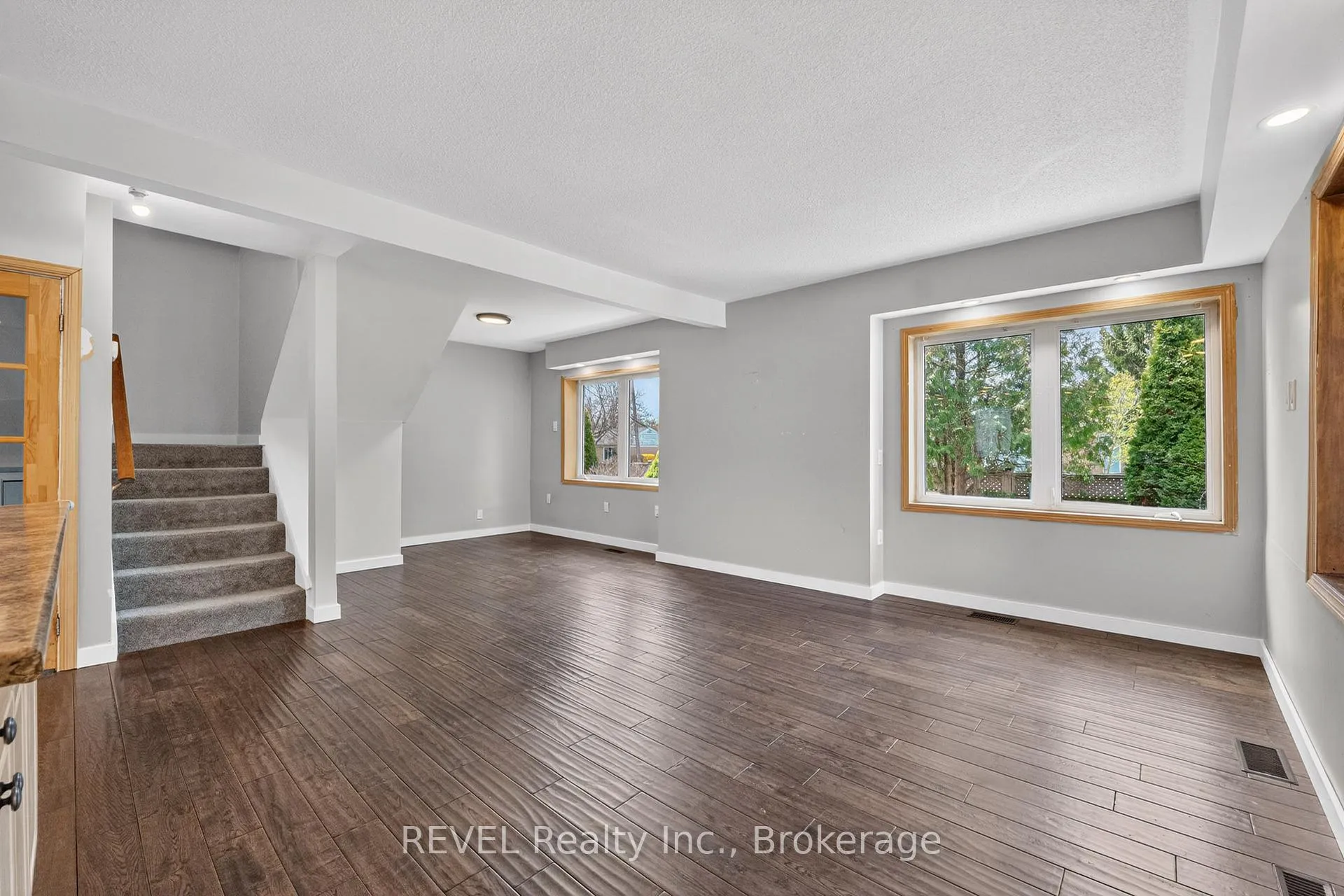 Photo 15 of 1367 St Marys Crescent, Burlington, Mountainside — HOMEH
