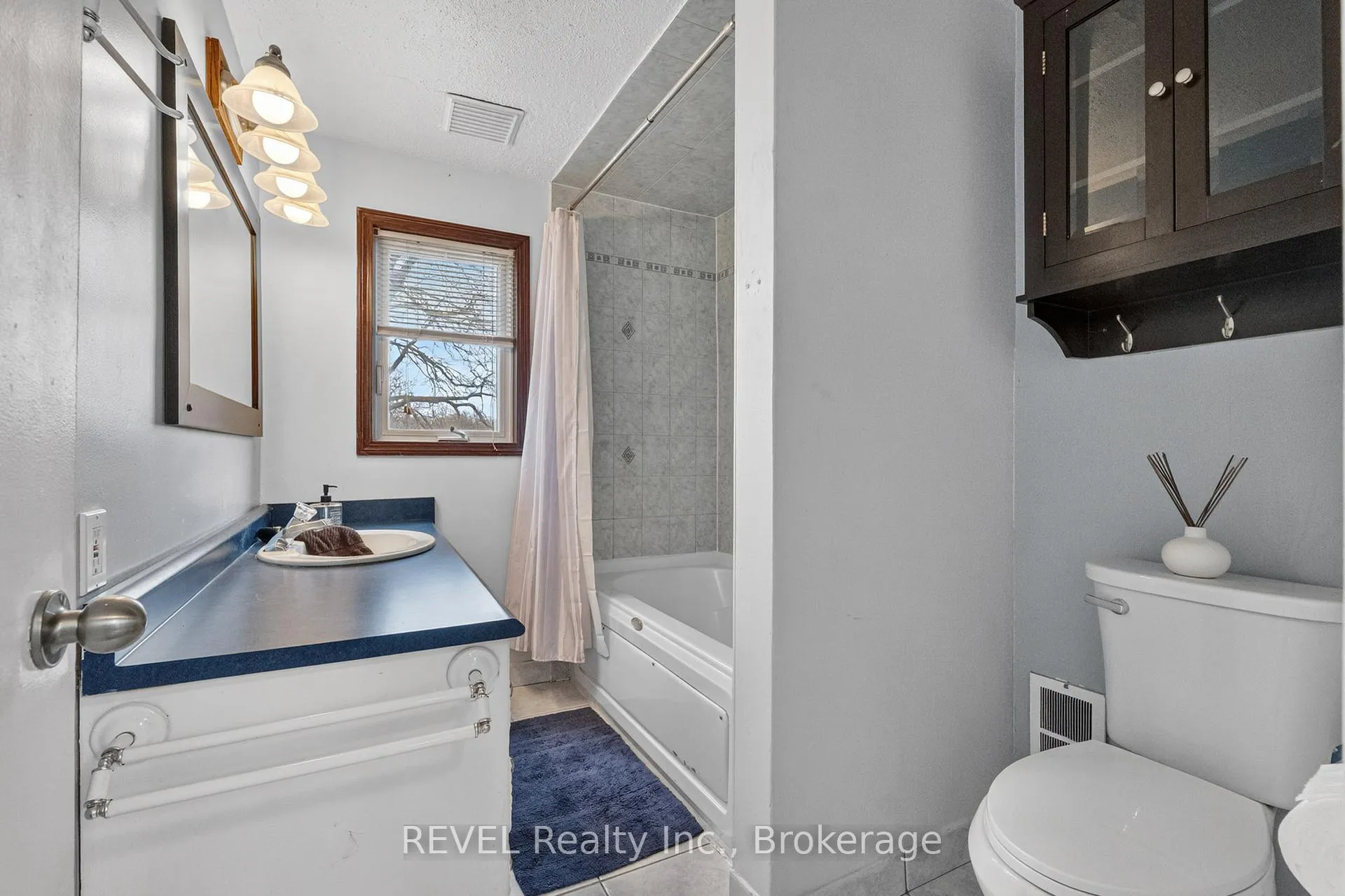 Photo 22 of 1367 St Marys Crescent, Burlington, Mountainside — HOMEH