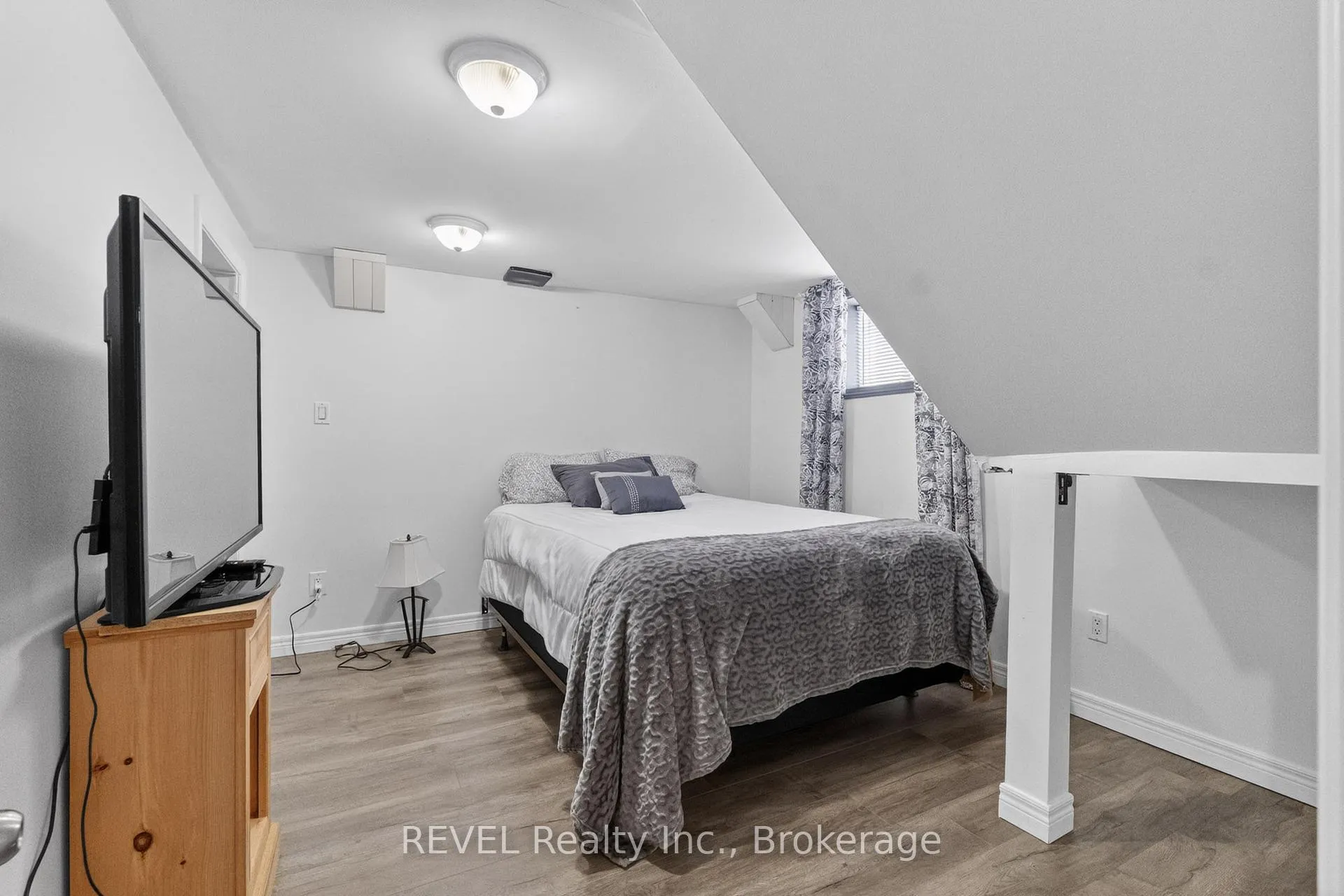 Photo 26 of 1367 St Marys Crescent, Burlington, Mountainside — HOMEH