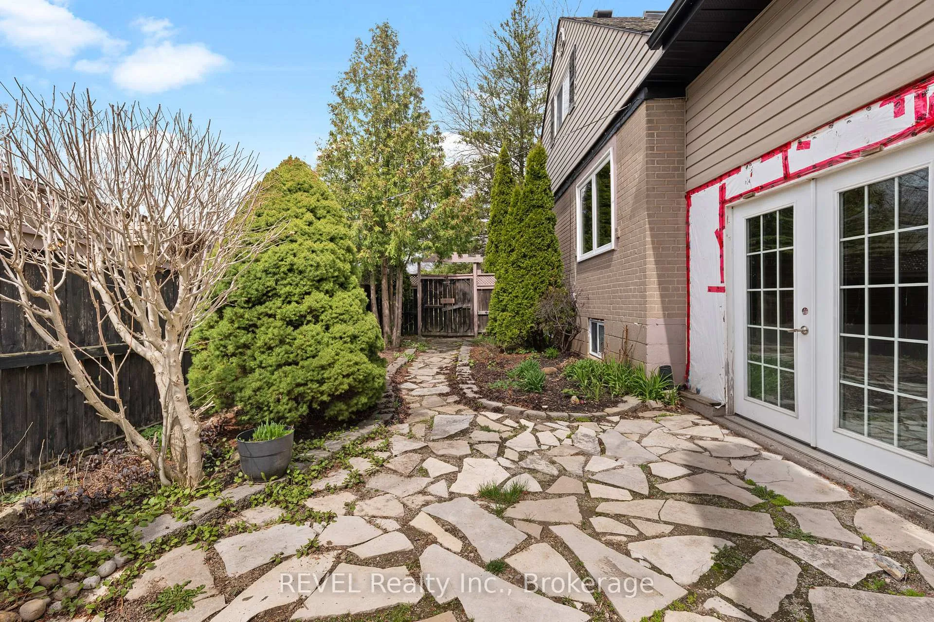 Photo 32 of 1367 St Marys Crescent, Burlington, Mountainside — HOMEH
