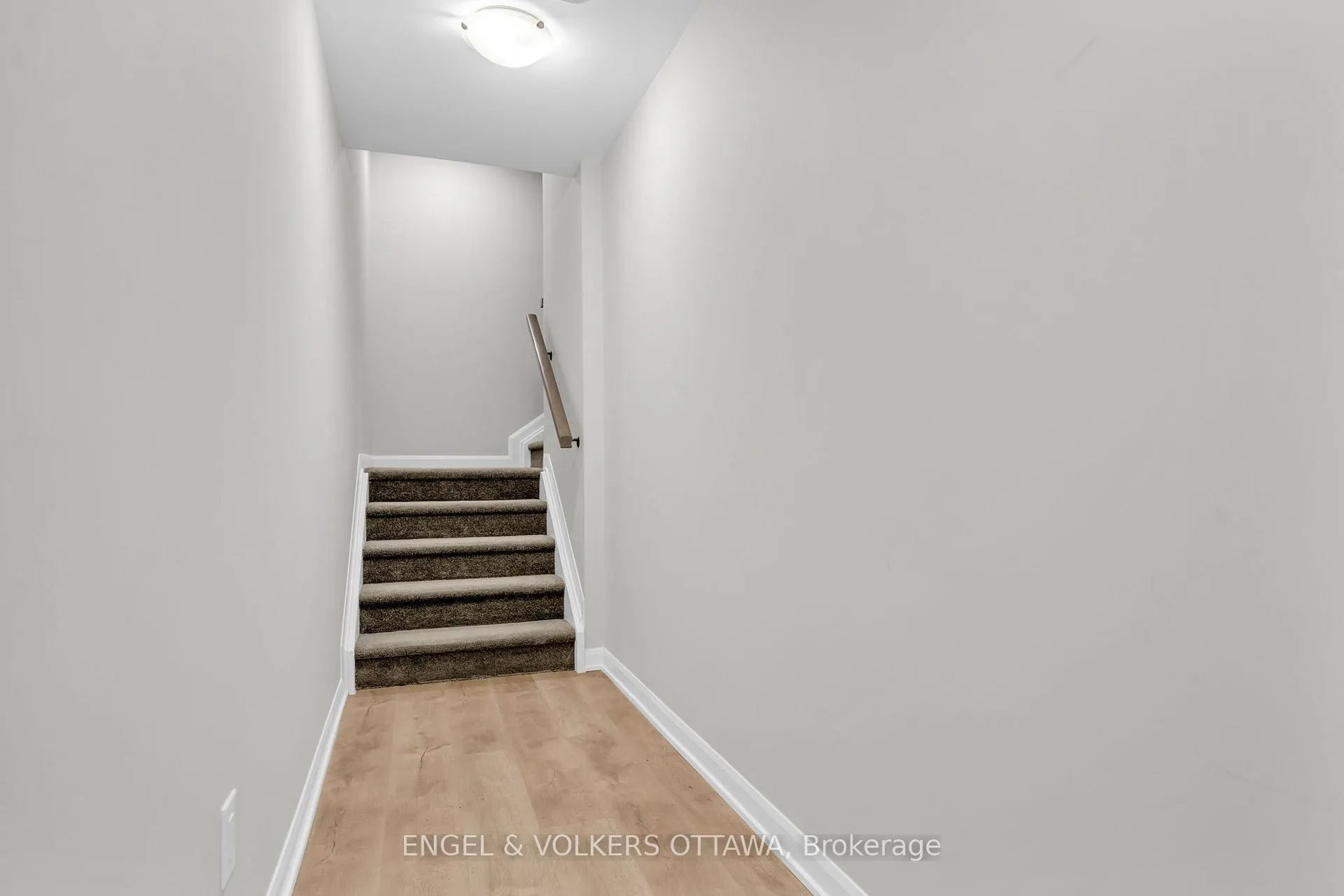 Photo 2 of 1627 Creekway Private, Ottawa, Kanata - Kanata Lakes/Heritage Hills — HOMEH