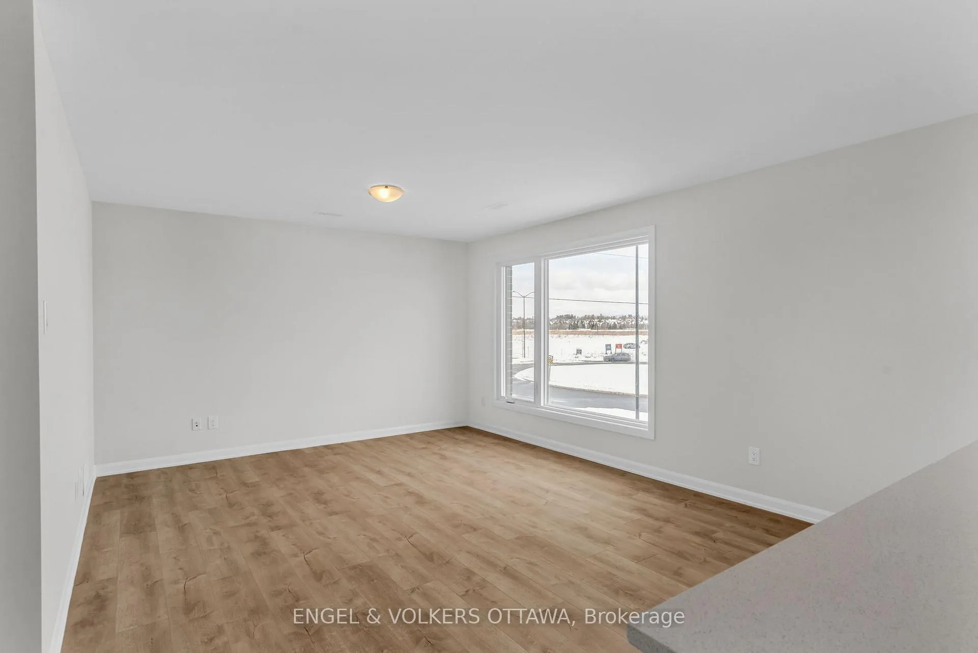 Photo 3 of 1627 Creekway Private, Ottawa, Kanata - Kanata Lakes/Heritage Hills — HOMEH