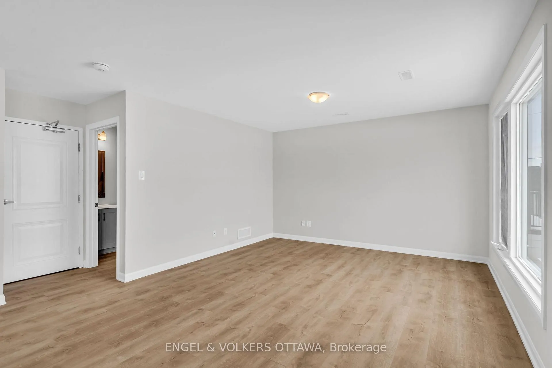 Photo 4 of 1627 Creekway Private, Ottawa, Kanata - Kanata Lakes/Heritage Hills — HOMEH