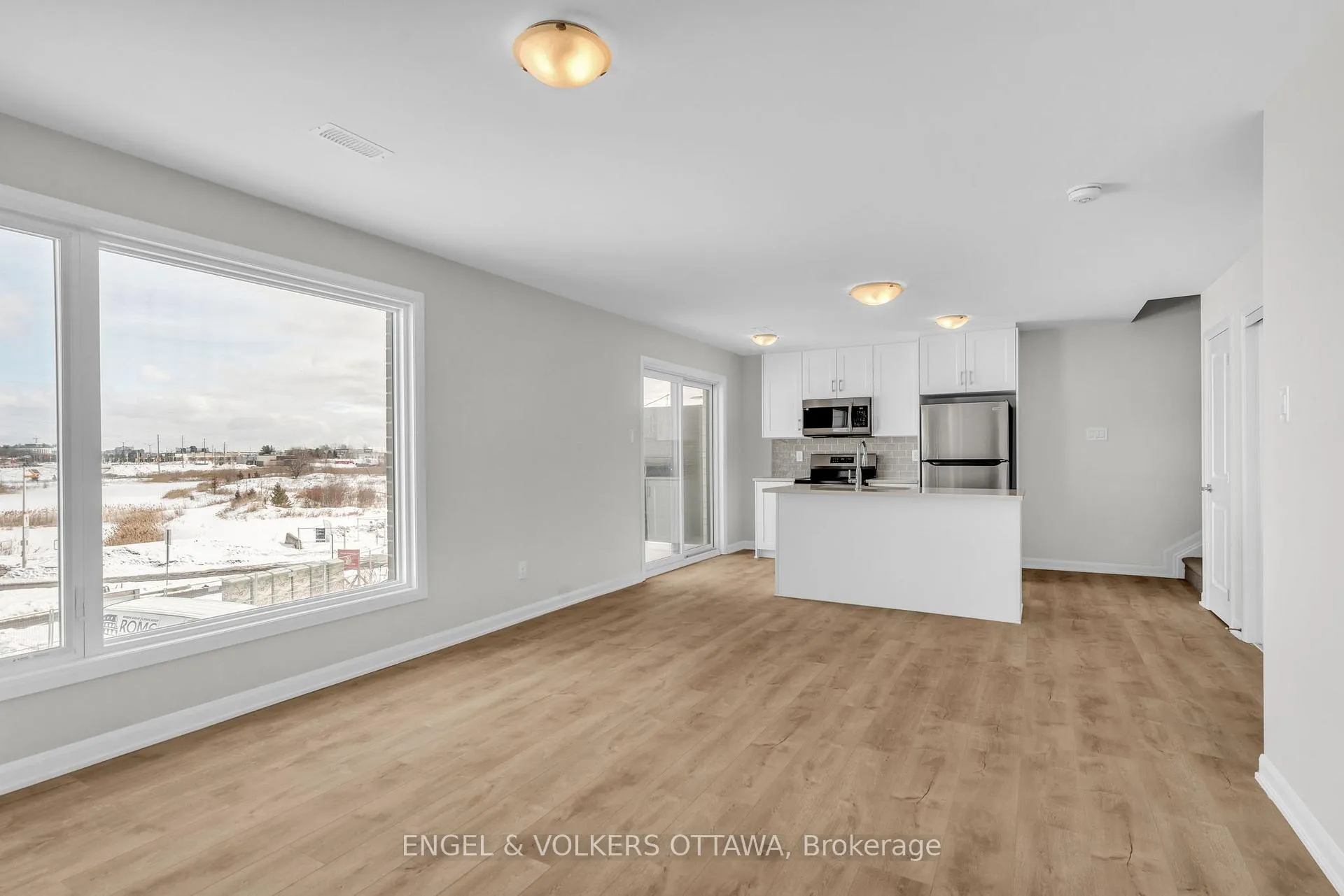 Photo 5 of 1627 Creekway Private, Ottawa, Kanata - Kanata Lakes/Heritage Hills — HOMEH