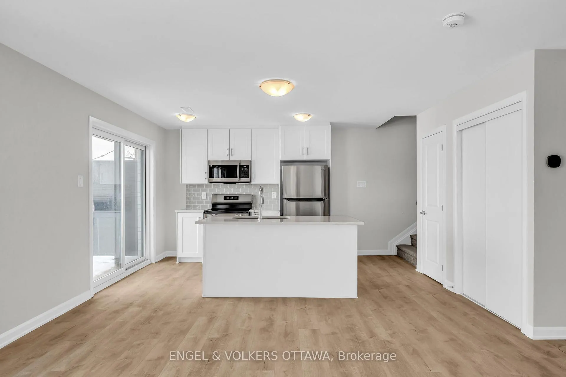 Photo 6 of 1627 Creekway Private, Ottawa, Kanata - Kanata Lakes/Heritage Hills — HOMEH