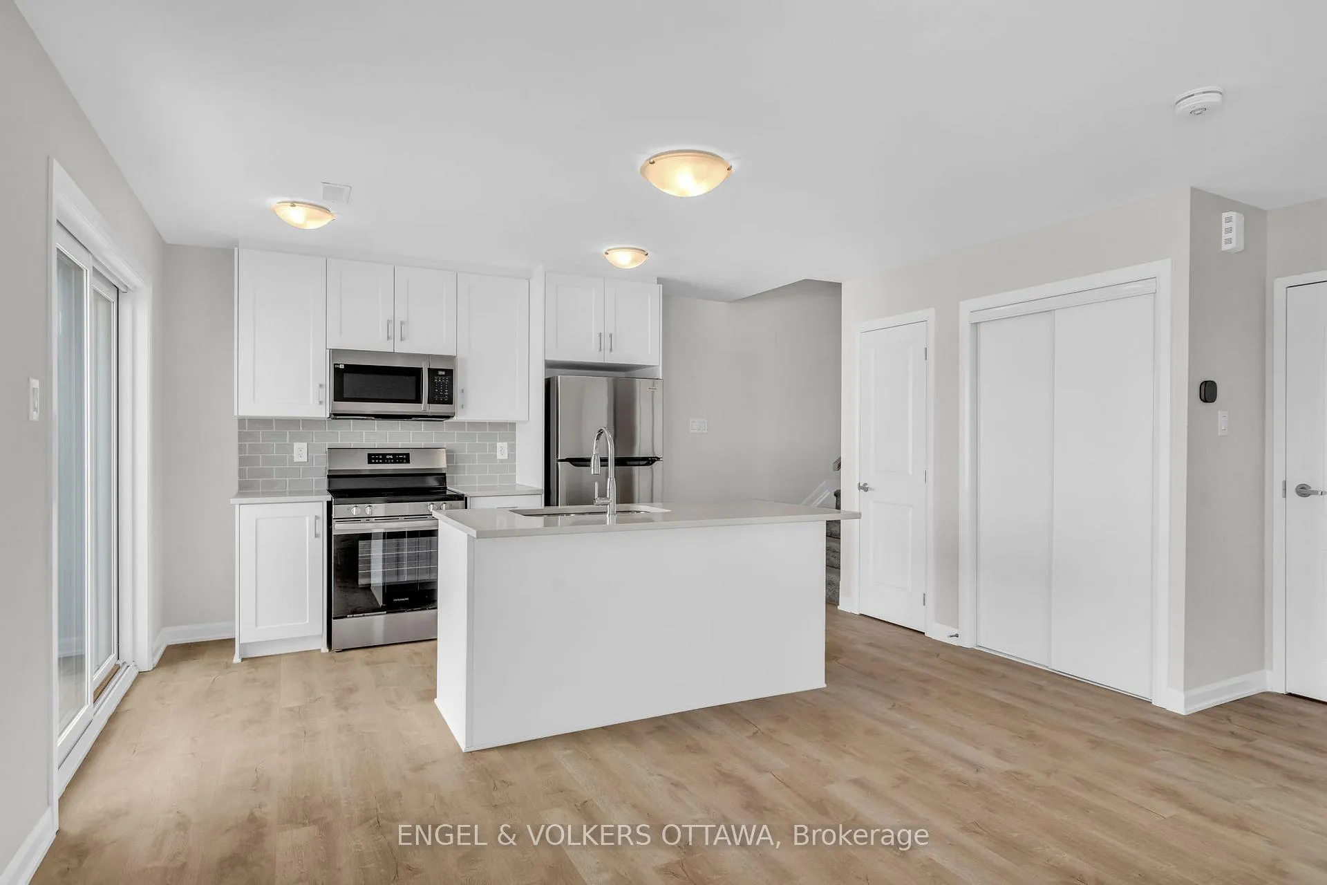 Photo 7 of 1627 Creekway Private, Ottawa, Kanata - Kanata Lakes/Heritage Hills — HOMEH