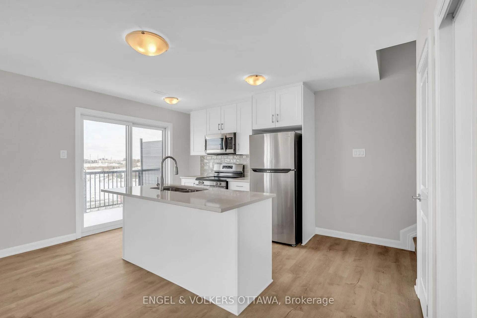 Photo 8 of 1627 Creekway Private, Ottawa, Kanata - Kanata Lakes/Heritage Hills — HOMEH