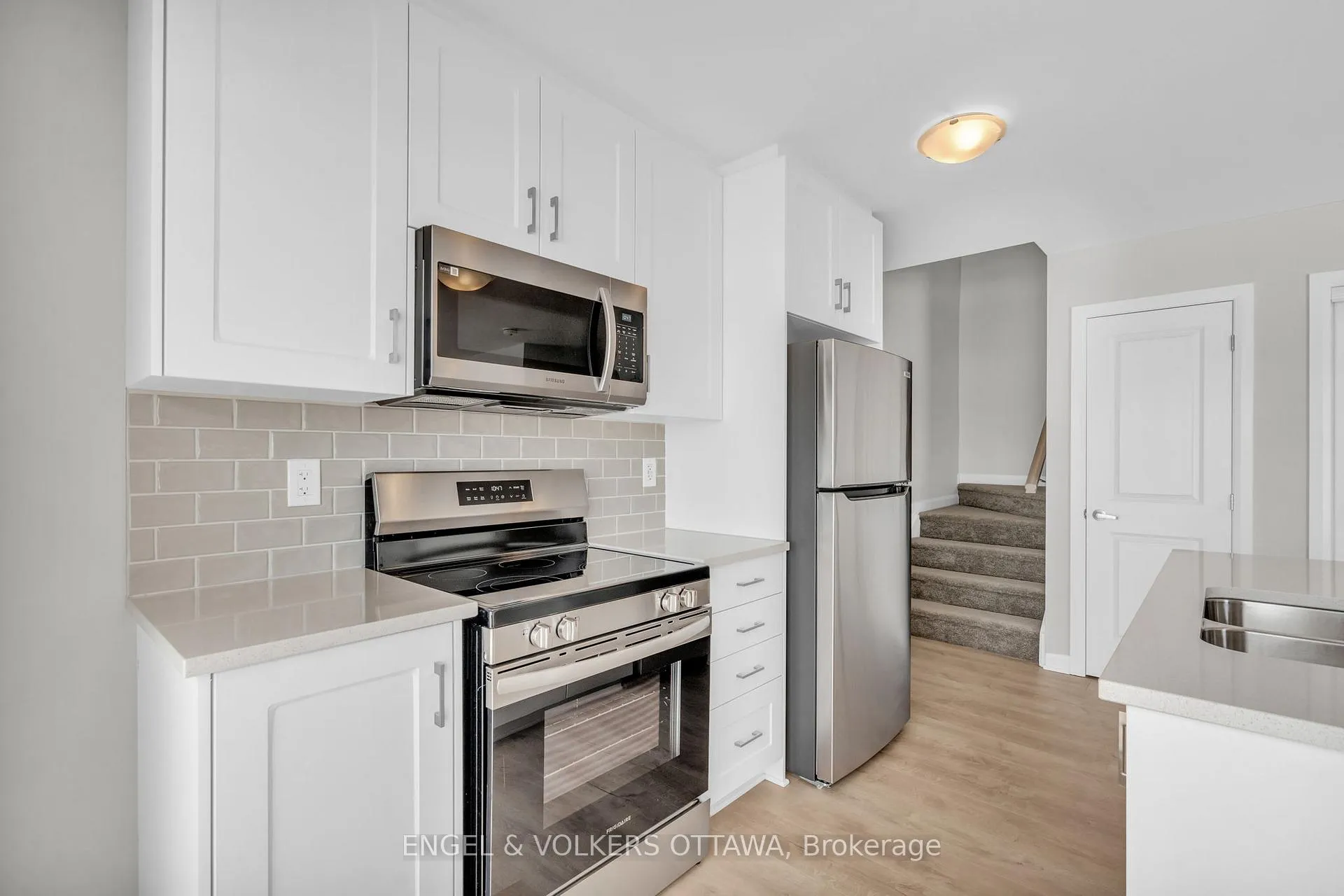 Photo 9 of 1627 Creekway Private, Ottawa, Kanata - Kanata Lakes/Heritage Hills — HOMEH