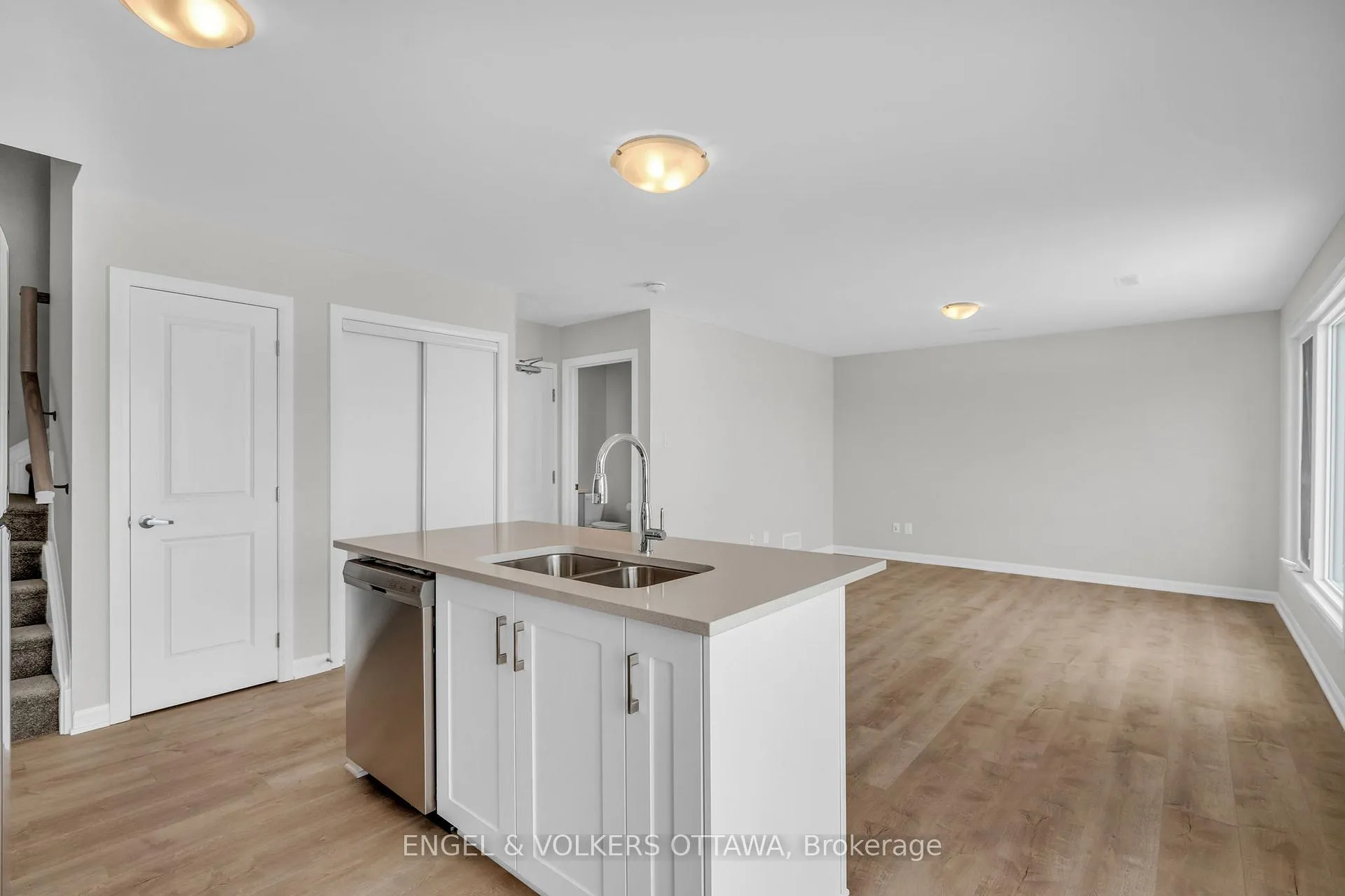 Photo 10 of 1627 Creekway Private, Ottawa, Kanata - Kanata Lakes/Heritage Hills — HOMEH