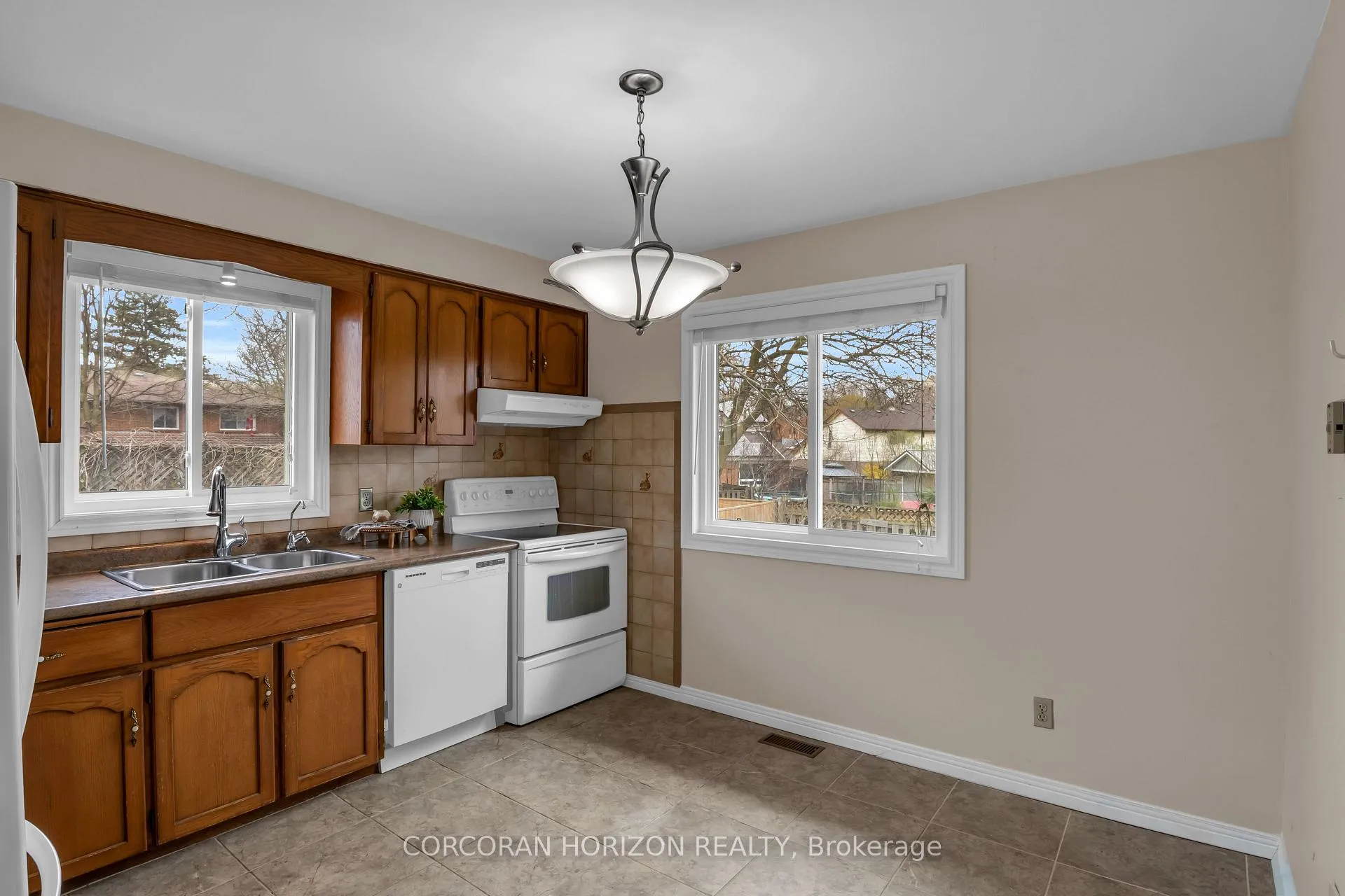Photo 11 of 318 Burnett Avenue, Cambridge — HOMEH