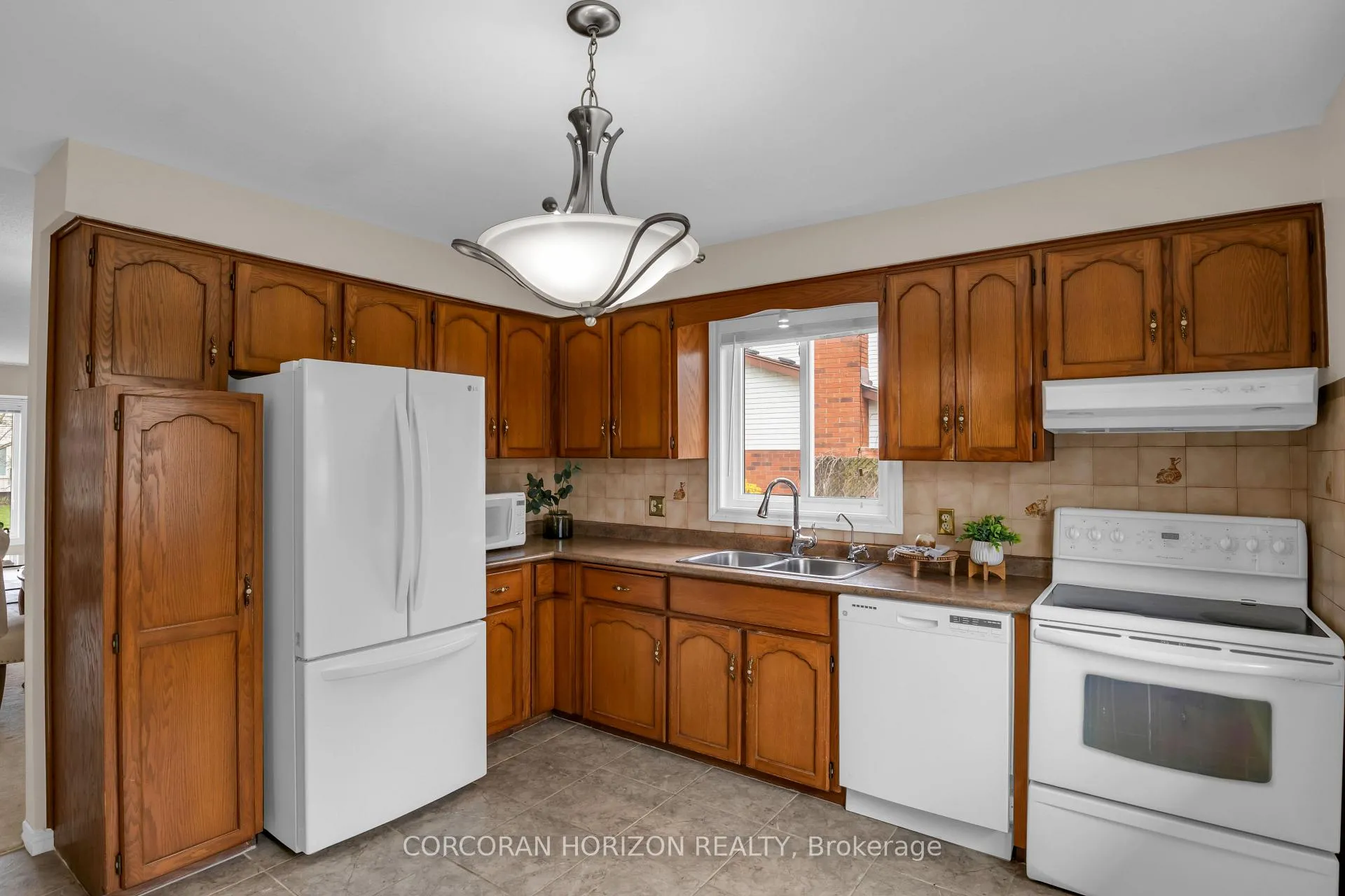 Photo 13 of 318 Burnett Avenue, Cambridge — HOMEH