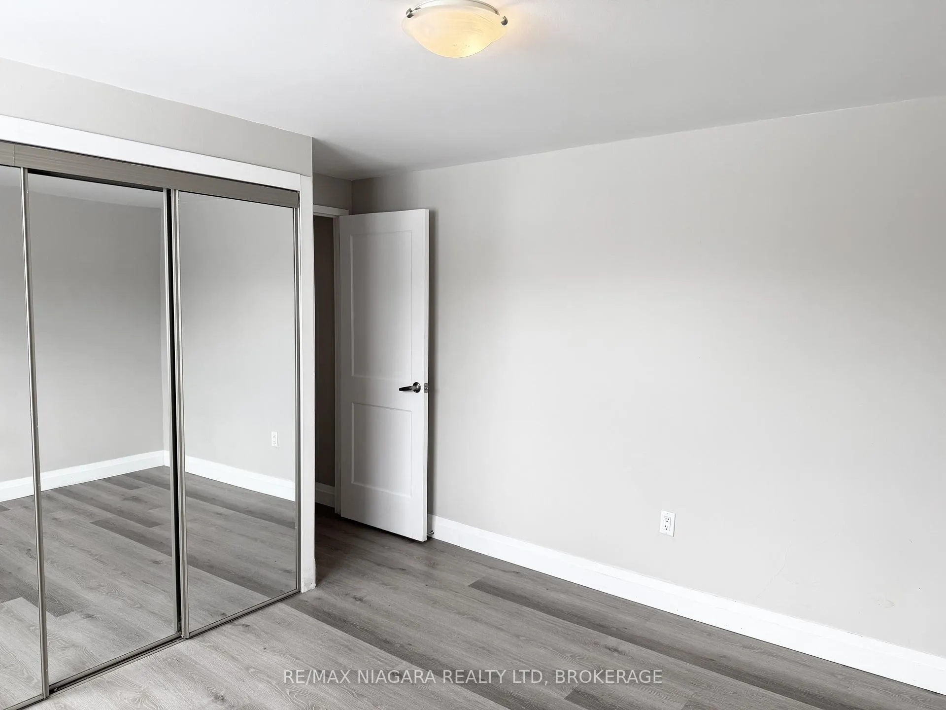 Photo 39 of Unit Unit 104, 7 Riverview Boulevard, St. Catharines, Glendale/Glenridge — HOMEH