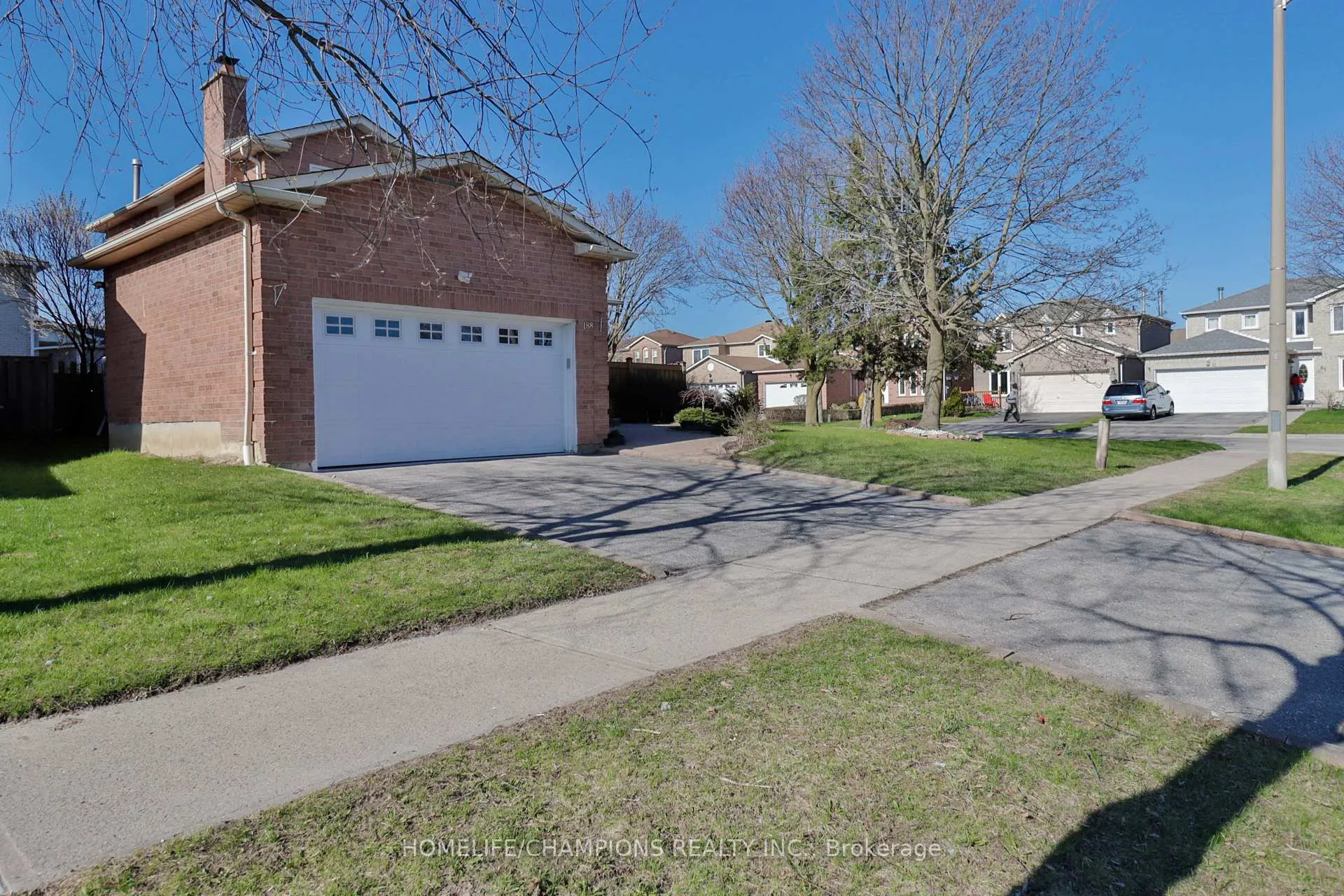 Photo 3 of 188 Large Crescent, Ajax, Central West — HOMEH