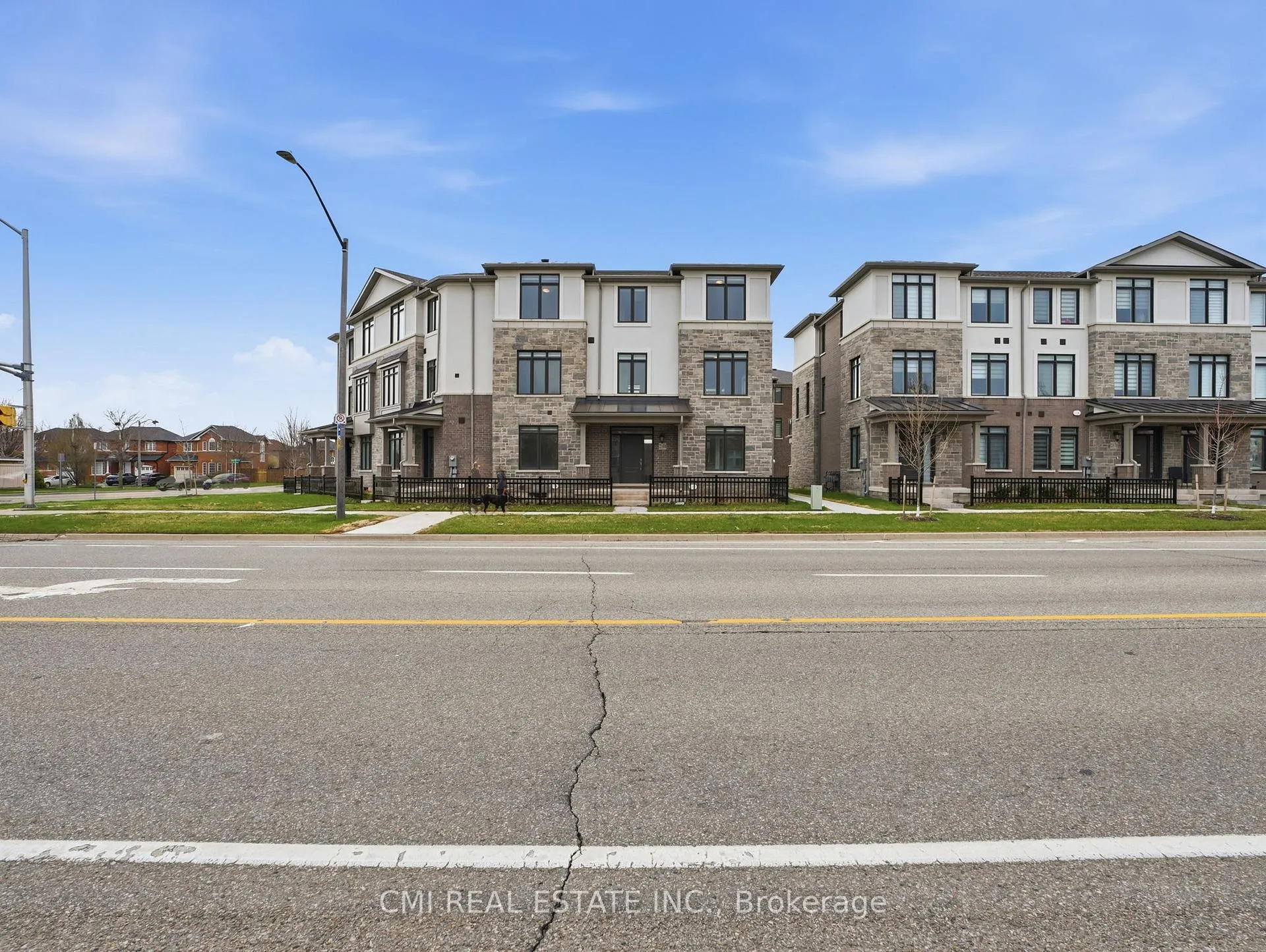 Photo 2 of 2168 Postmaster Drive, Oakville, Westmount — HOMEH