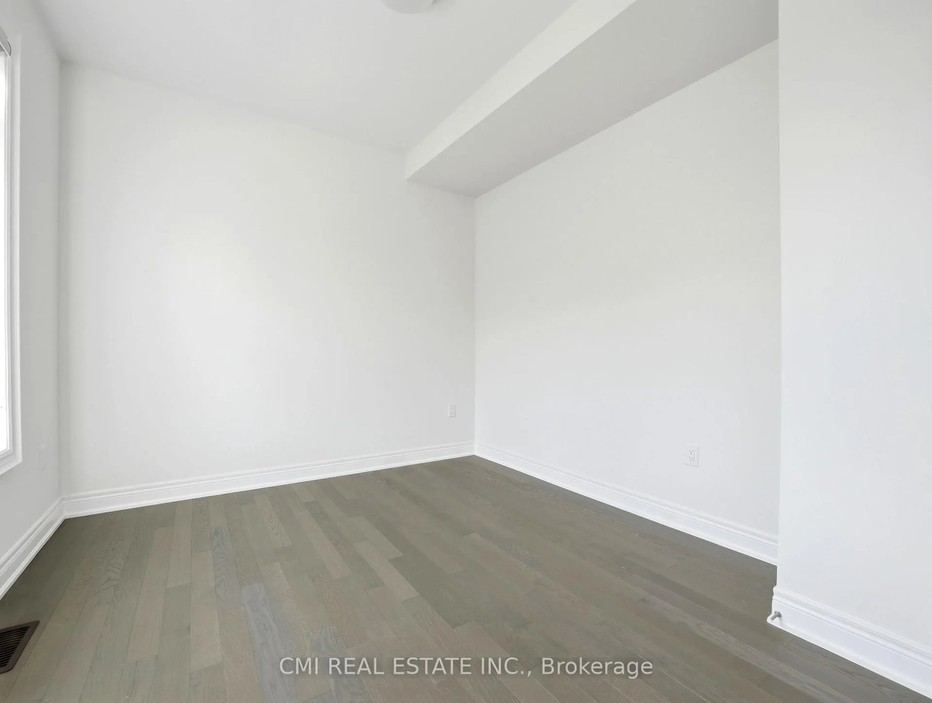 Photo 7 of 2168 Postmaster Drive, Oakville, Westmount — HOMEH