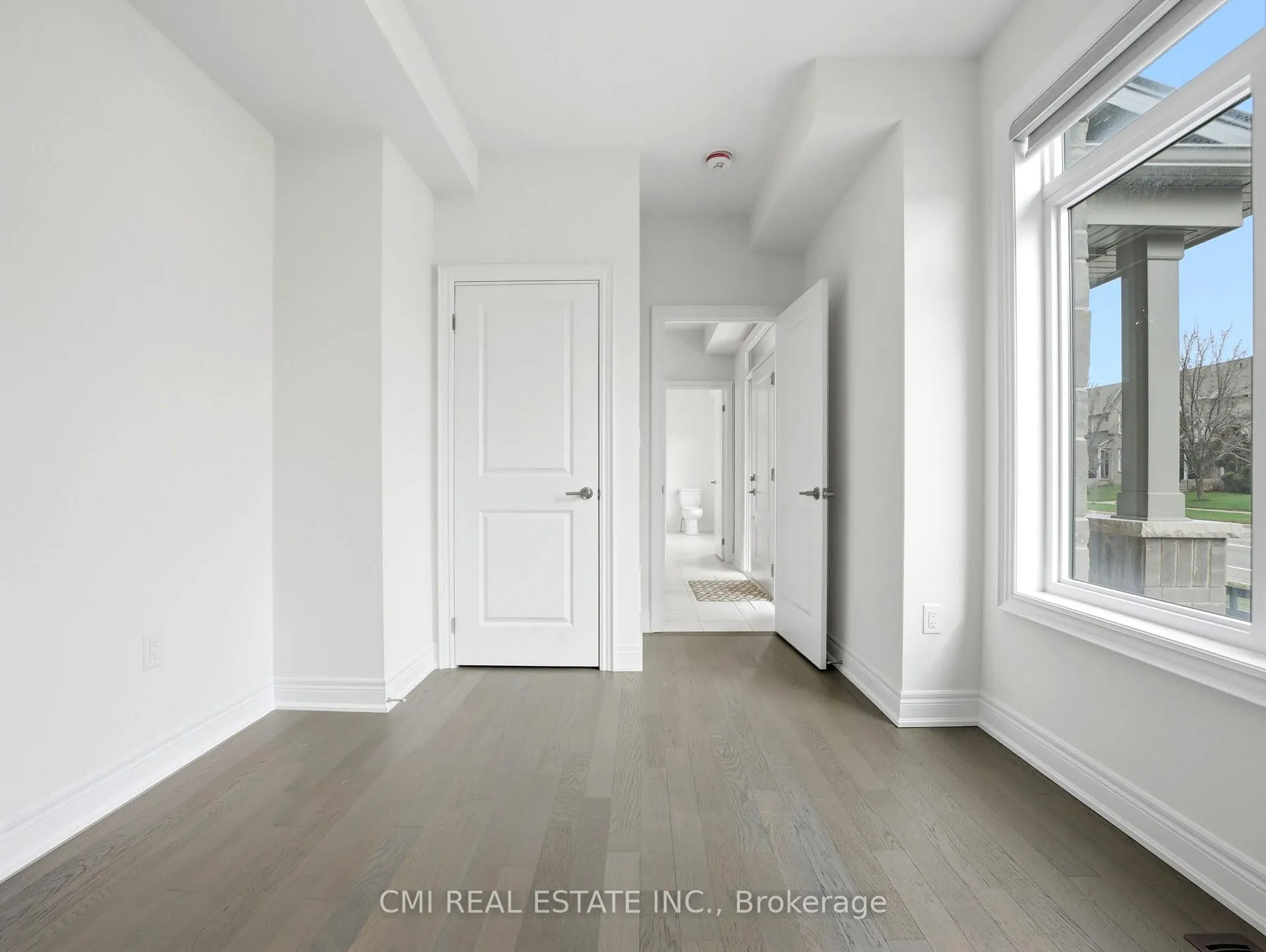 Photo 8 of 2168 Postmaster Drive, Oakville, Westmount — HOMEH