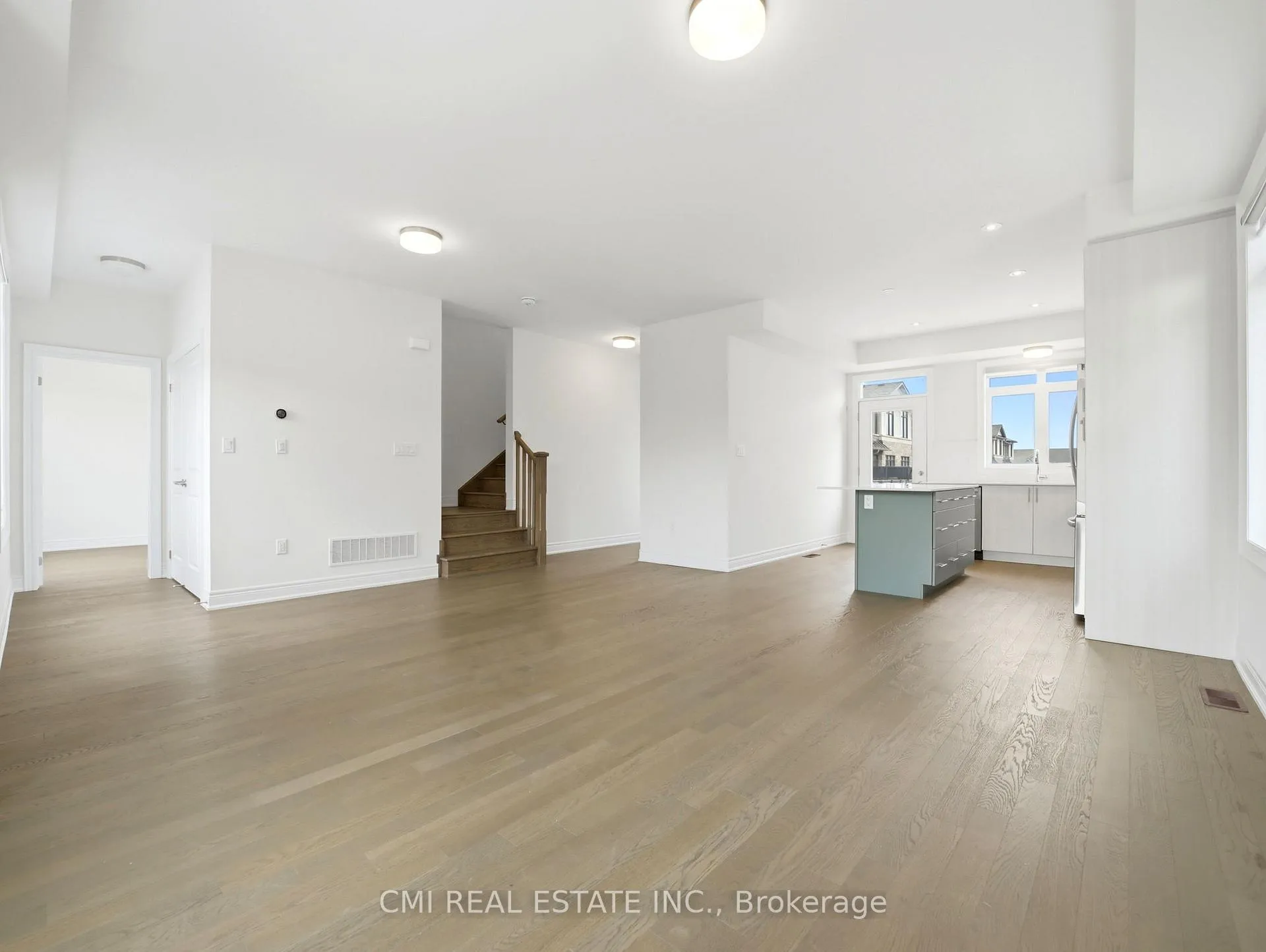 Photo 9 of 2168 Postmaster Drive, Oakville, Westmount — HOMEH