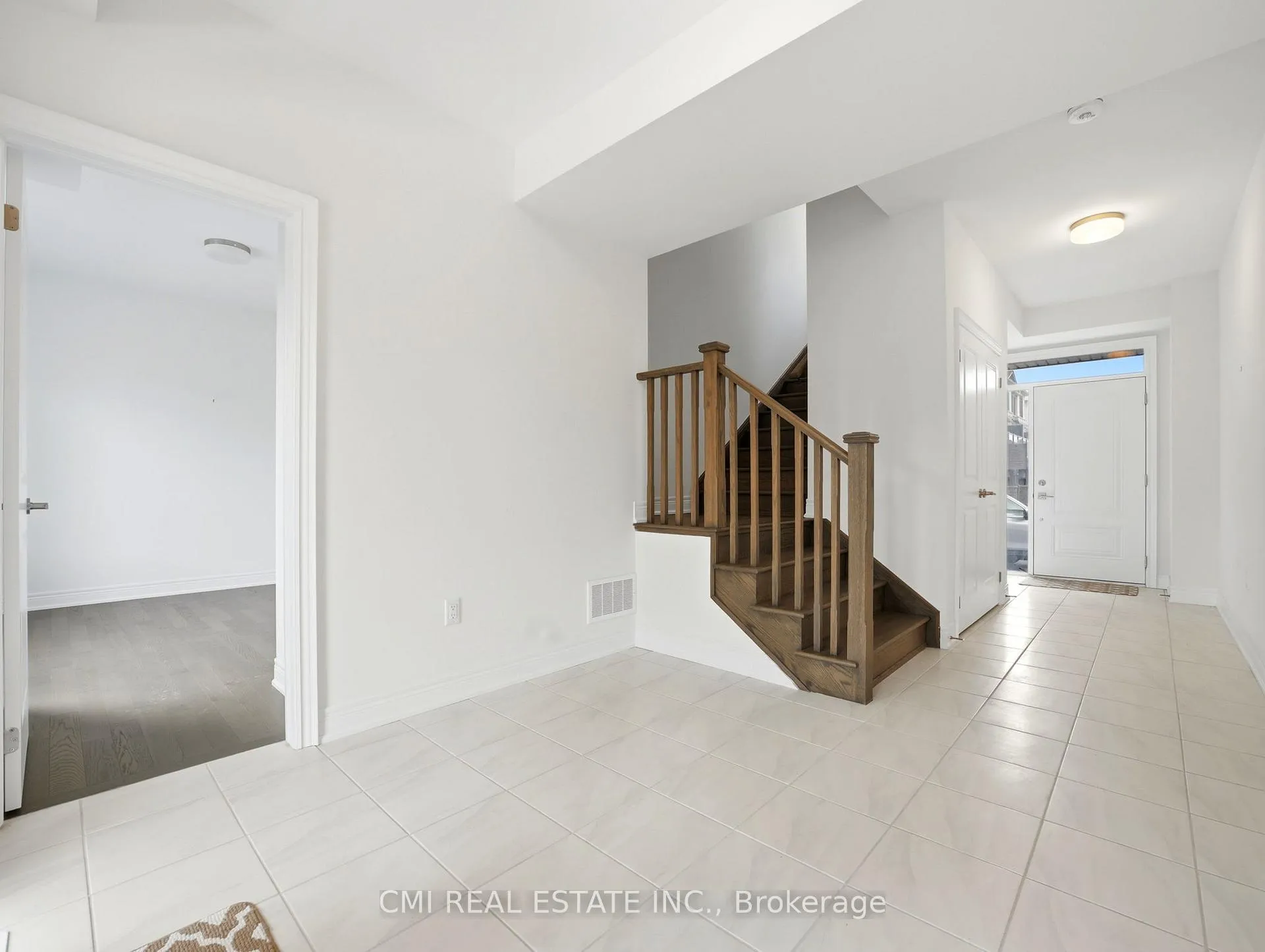Photo 14 of 2168 Postmaster Drive, Oakville, Westmount — HOMEH