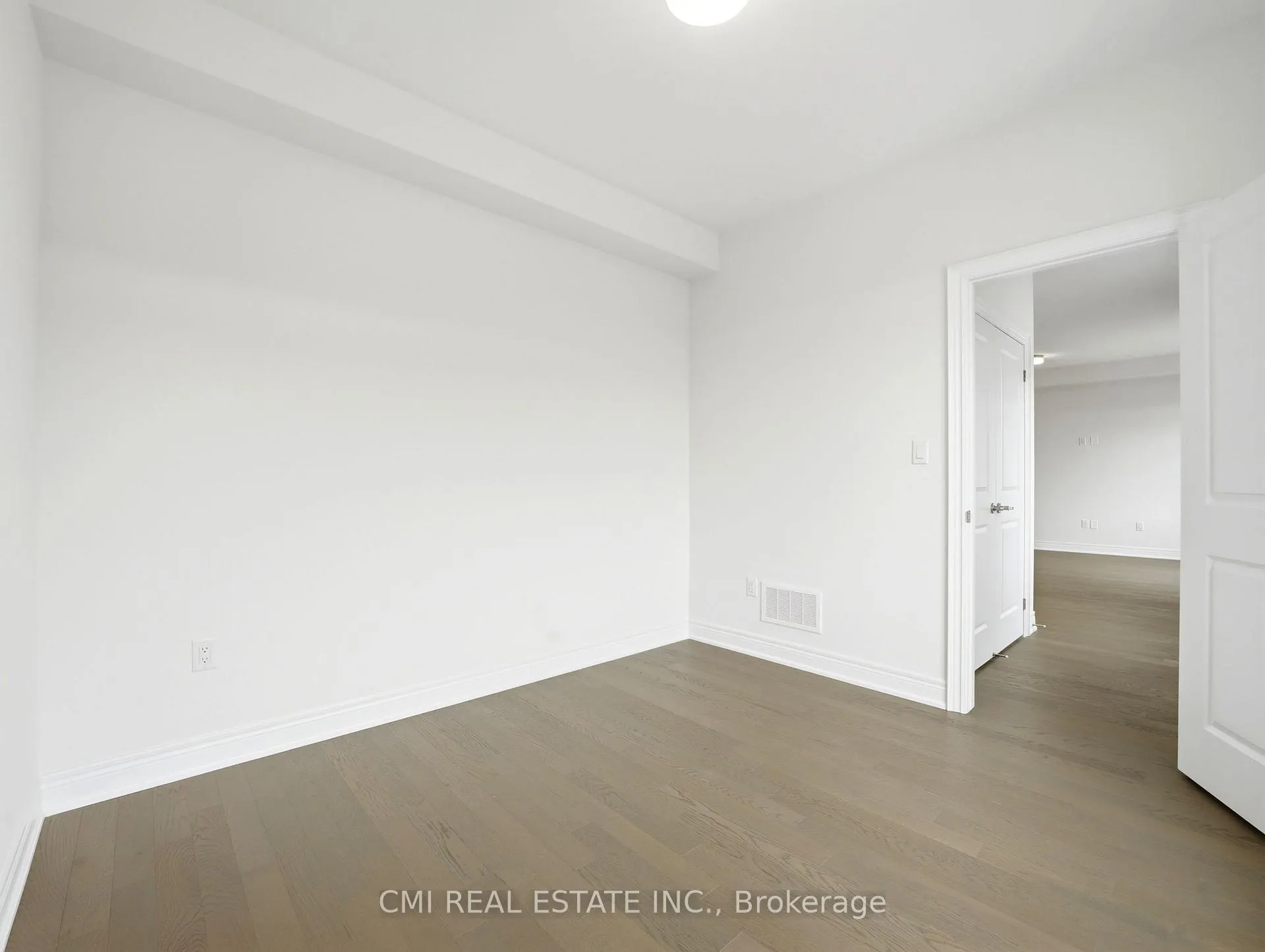 Photo 18 of 2168 Postmaster Drive, Oakville, Westmount — HOMEH