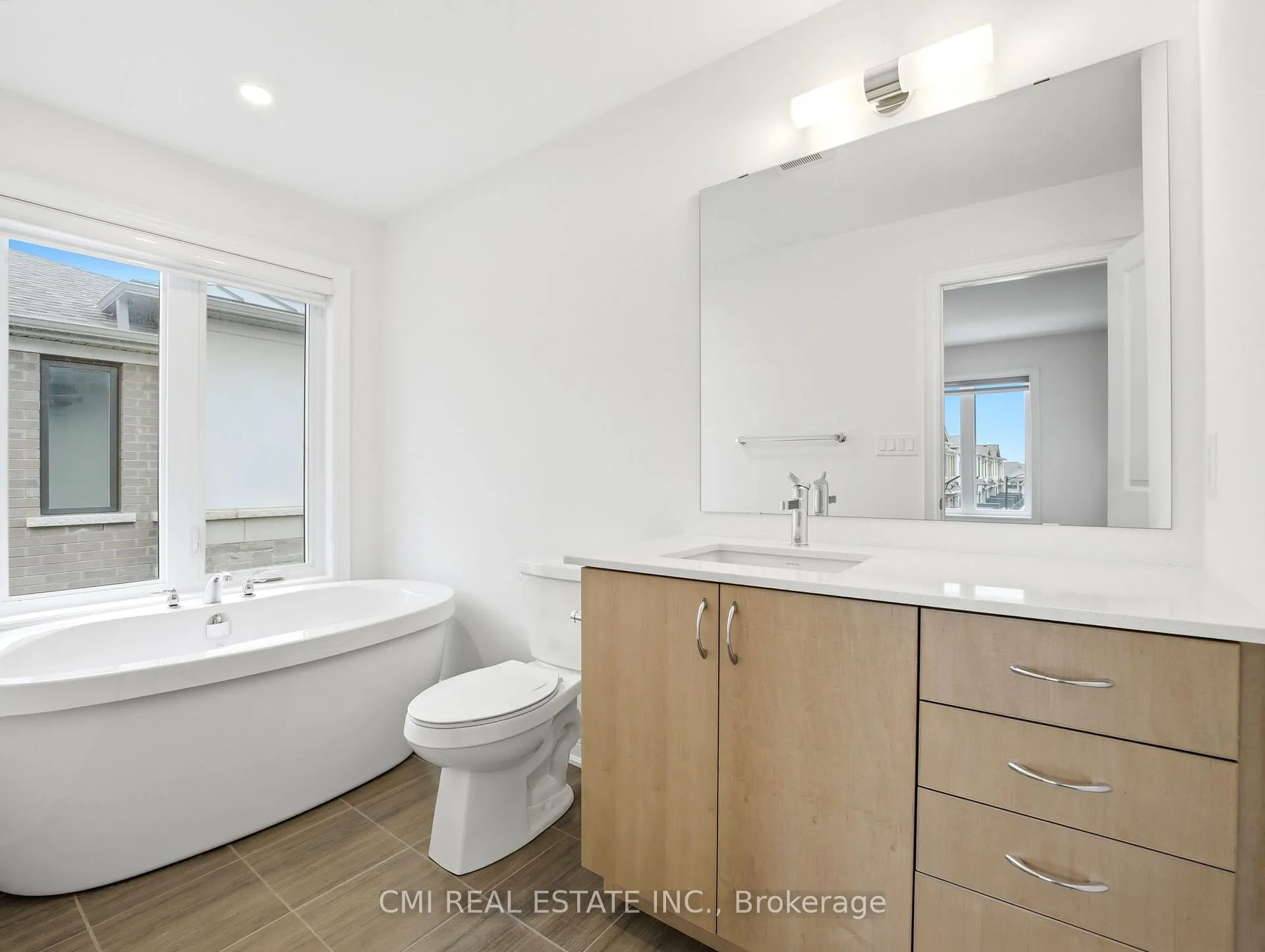 Photo 35 of 2168 Postmaster Drive, Oakville, Westmount — HOMEH