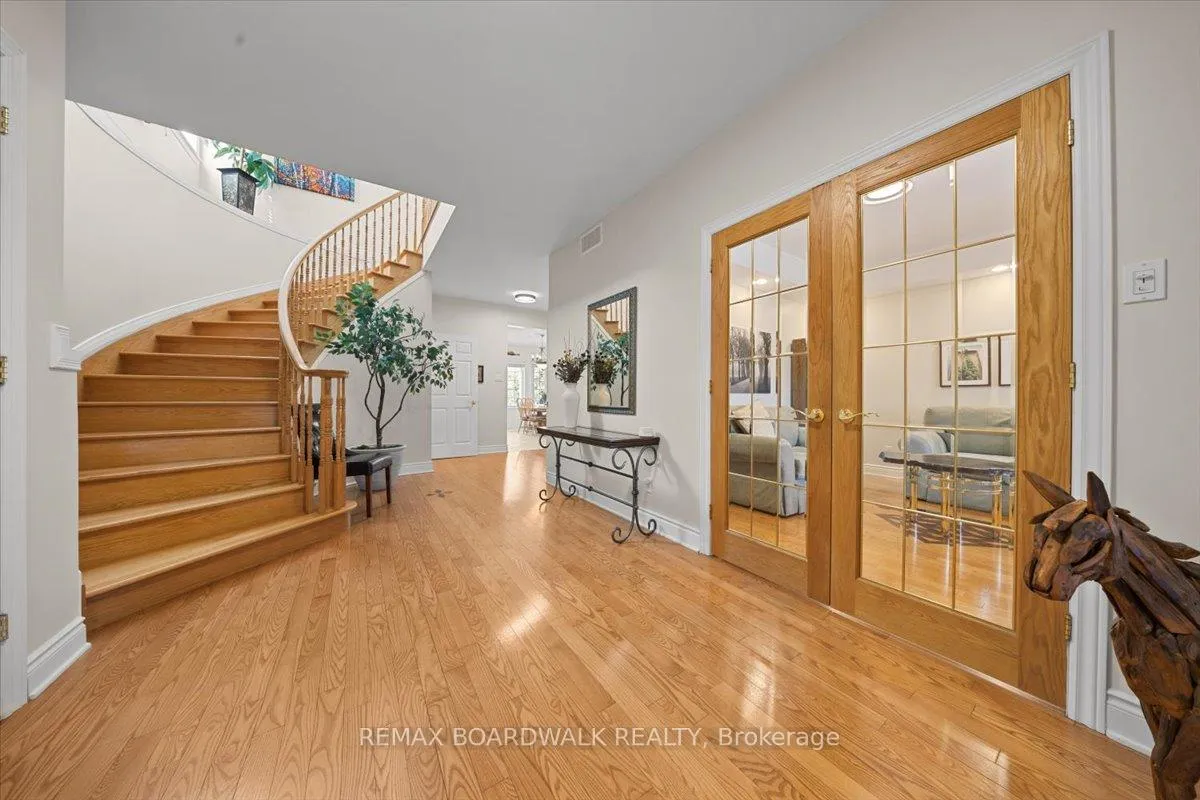 Photo 2 of 1210 Barnett Drive, Ottawa, Cumberland Village — HOMEH
