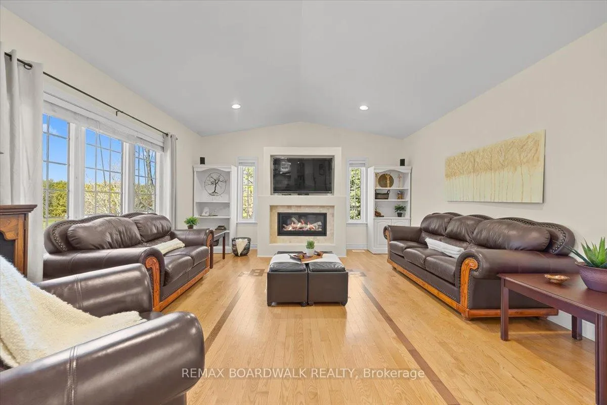 Photo 10 of 1210 Barnett Drive, Ottawa, Cumberland Village — HOMEH