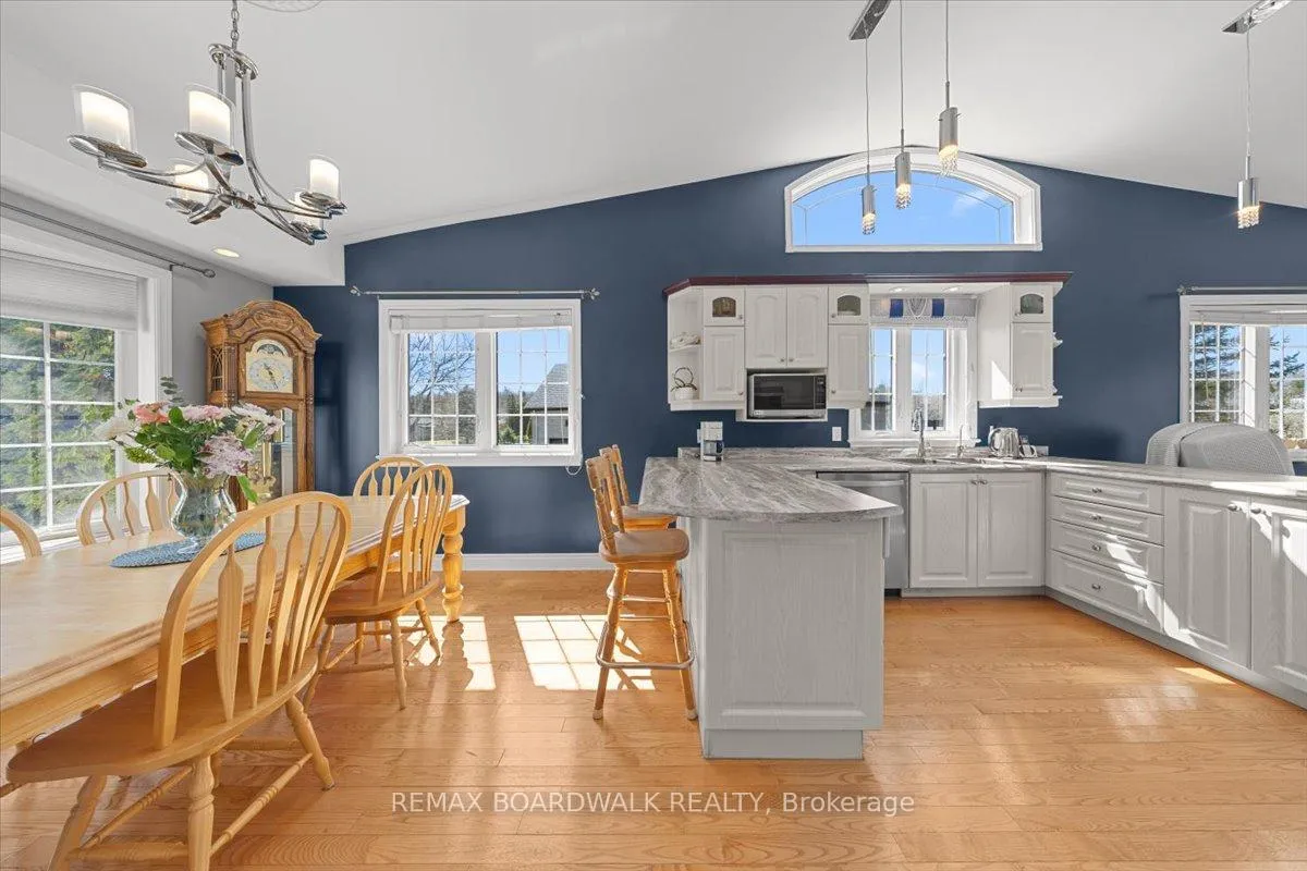 Photo 33 of 1210 Barnett Drive, Ottawa, Cumberland Village — HOMEH