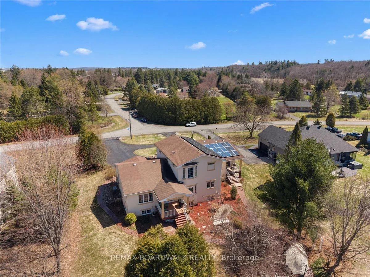 Photo 43 of 1210 Barnett Drive, Ottawa, Cumberland Village — HOMEH