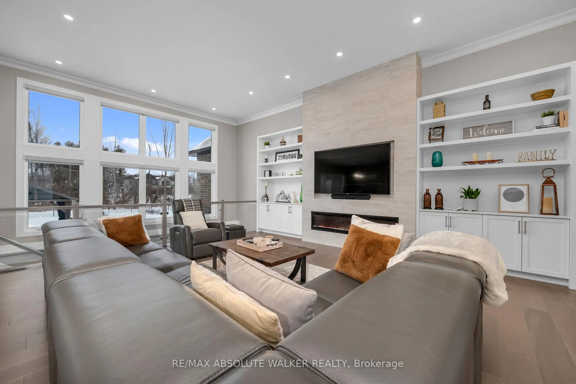 Photo 2 of 700 Mcmanus Avenue, Ottawa, Manotick Village & Manotick Estates — HOMEH