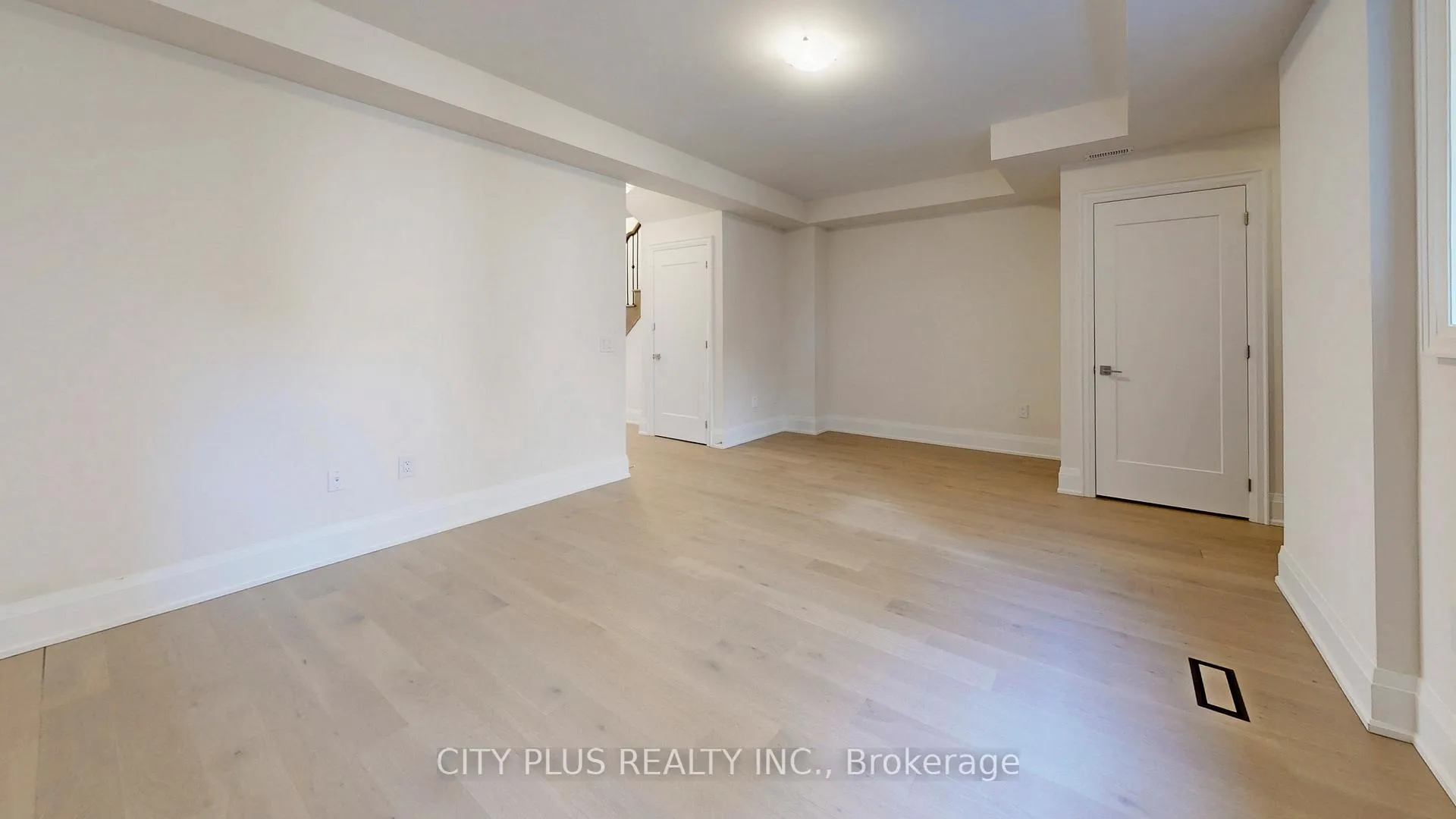 Photo 3 of Unit Main, 9400 Bayview Avenue, Richmond Hill, Observatory — HOMEH
