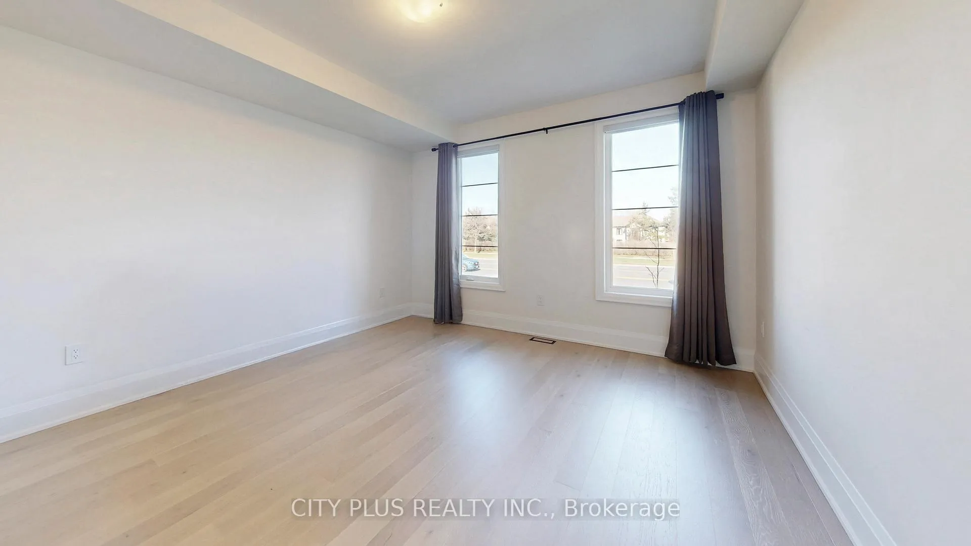 Photo 4 of Unit Main, 9400 Bayview Avenue, Richmond Hill, Observatory — HOMEH