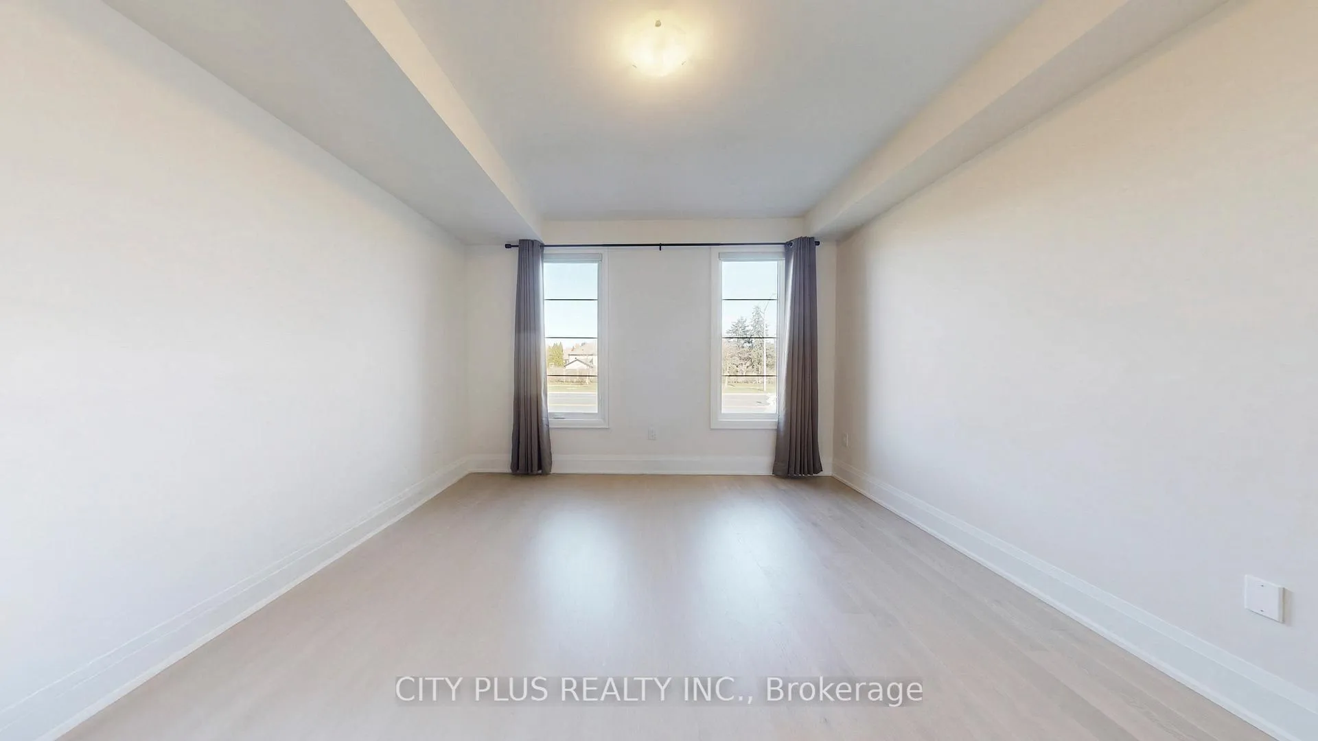 Photo 5 of Unit Main, 9400 Bayview Avenue, Richmond Hill, Observatory — HOMEH