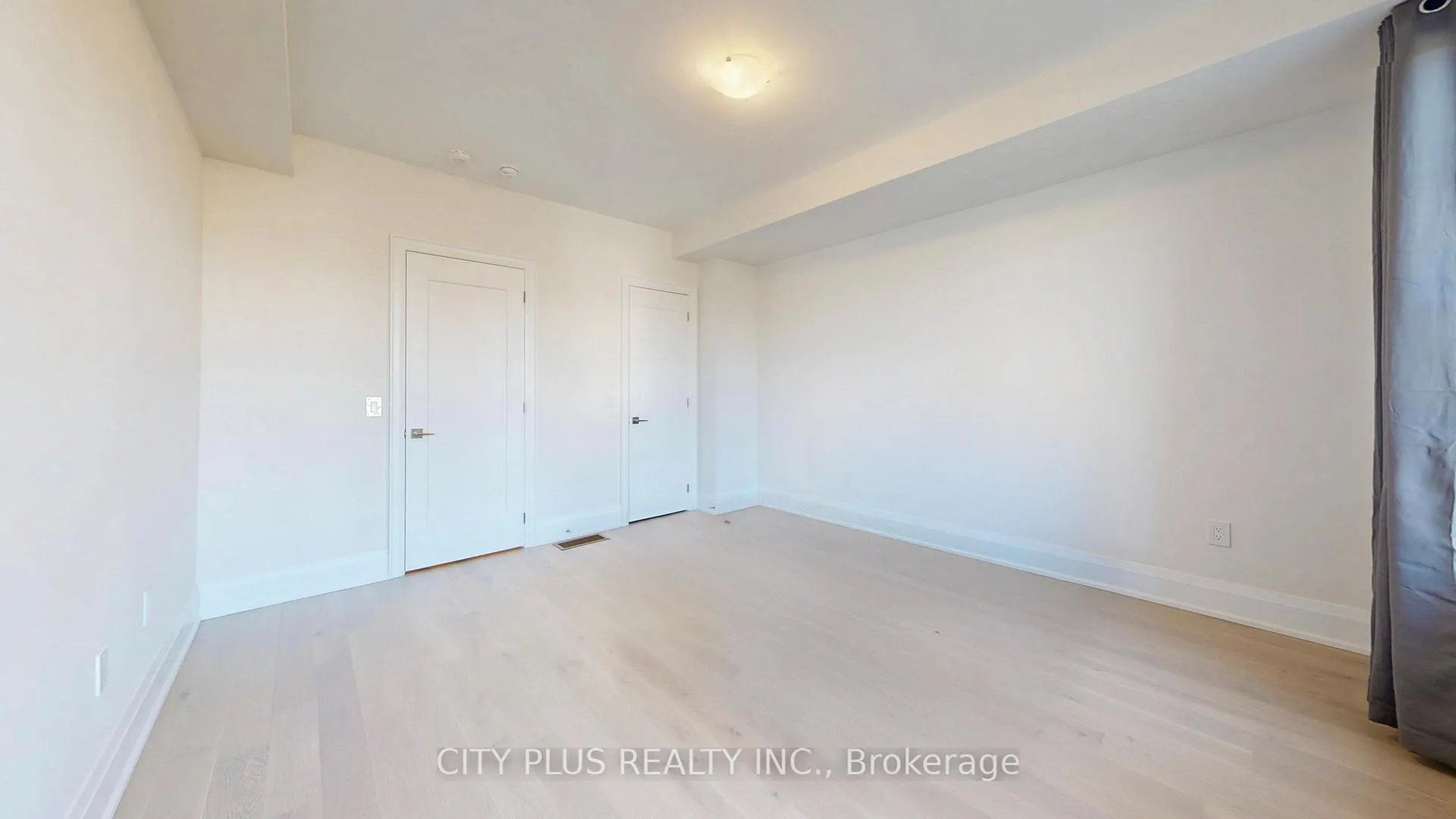 Photo 6 of Unit Main, 9400 Bayview Avenue, Richmond Hill, Observatory — HOMEH