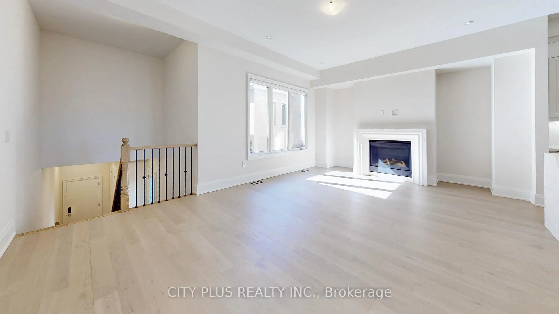 Photo 10 of Unit Main, 9400 Bayview Avenue, Richmond Hill, Observatory — HOMEH