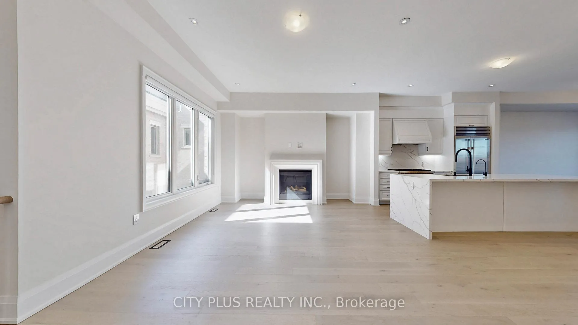 Photo 11 of Unit Main, 9400 Bayview Avenue, Richmond Hill, Observatory — HOMEH