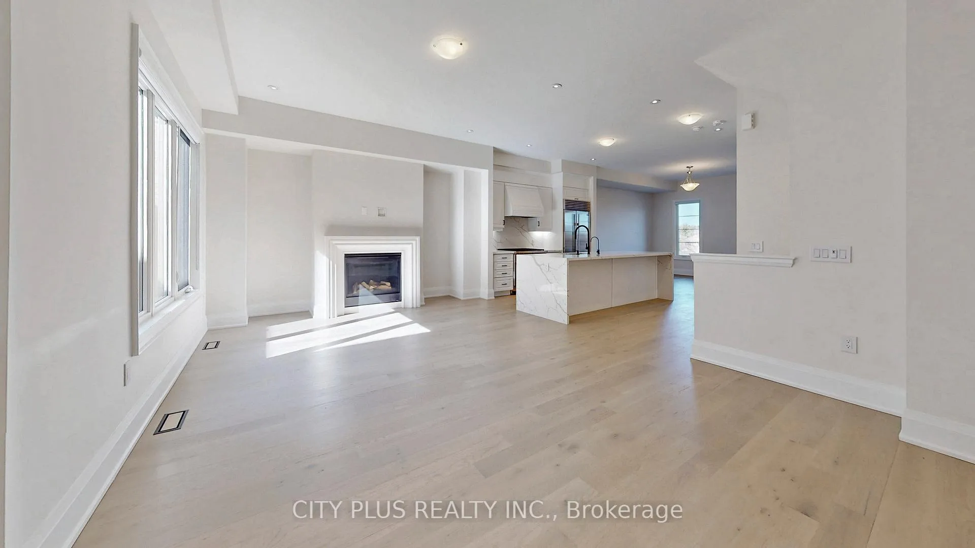 Photo 12 of Unit Main, 9400 Bayview Avenue, Richmond Hill, Observatory — HOMEH