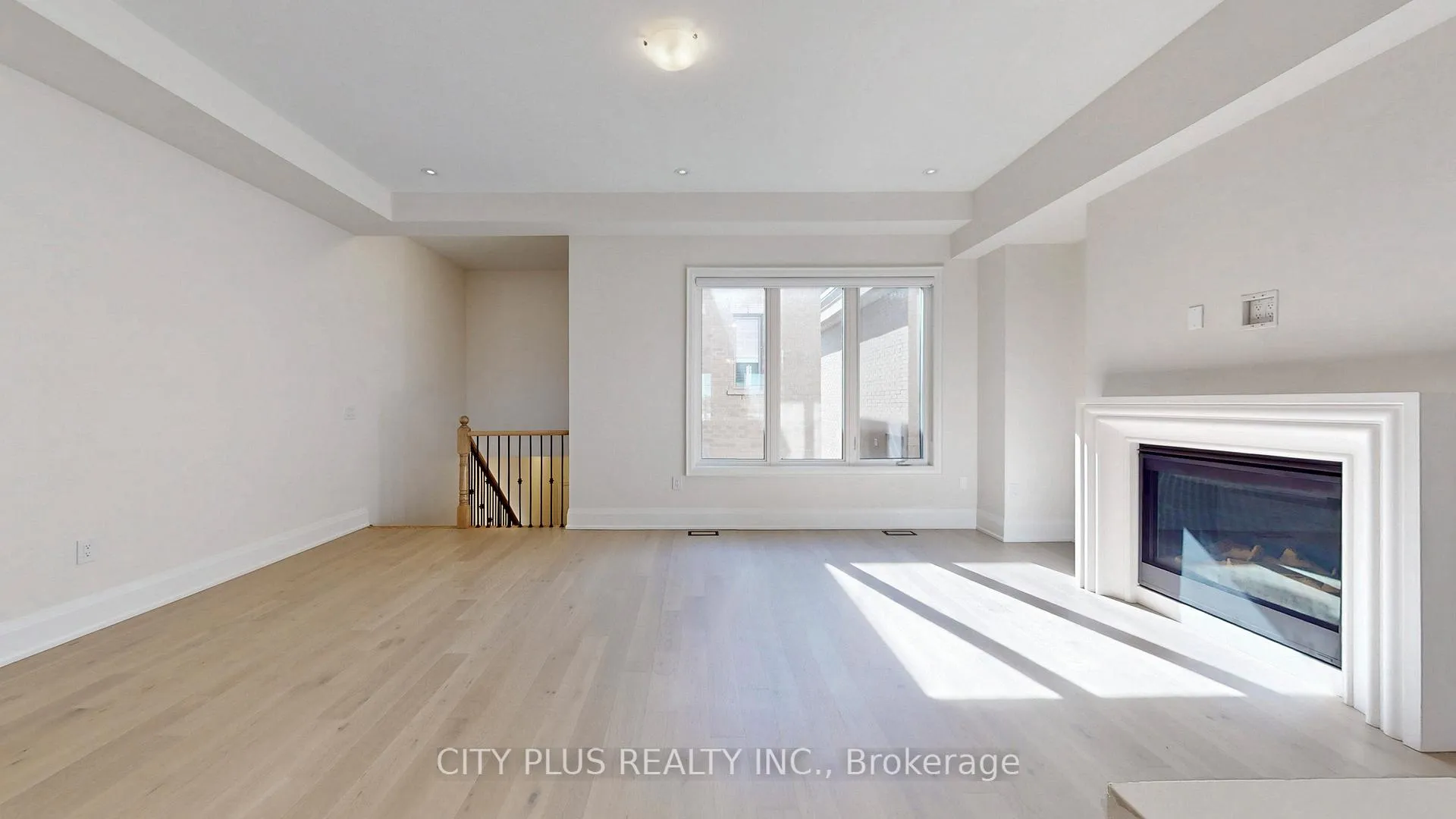 Photo 13 of Unit Main, 9400 Bayview Avenue, Richmond Hill, Observatory — HOMEH