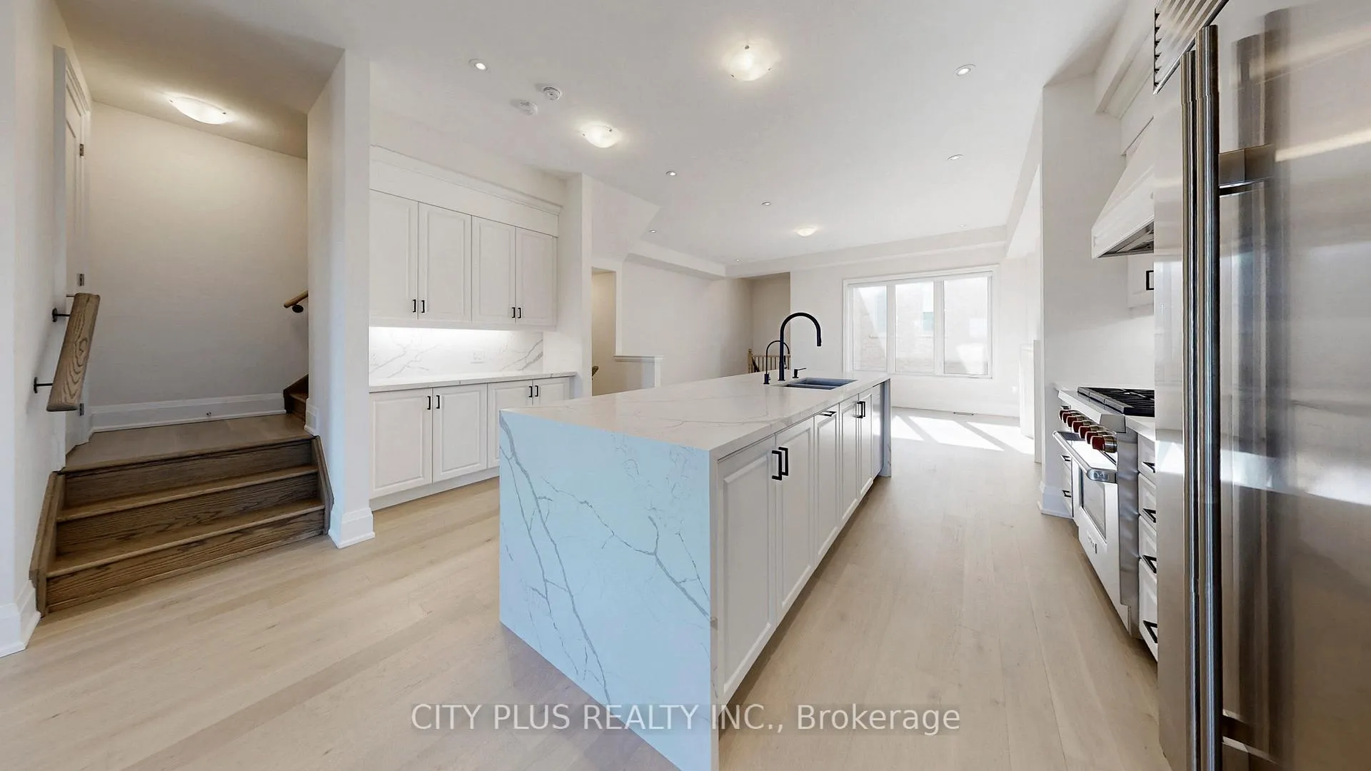 Photo 17 of Unit Main, 9400 Bayview Avenue, Richmond Hill, Observatory — HOMEH