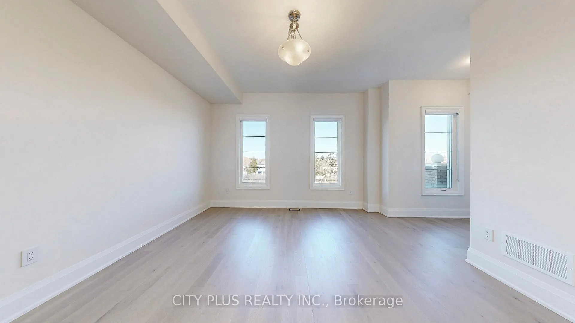 Photo 22 of Unit Main, 9400 Bayview Avenue, Richmond Hill, Observatory — HOMEH