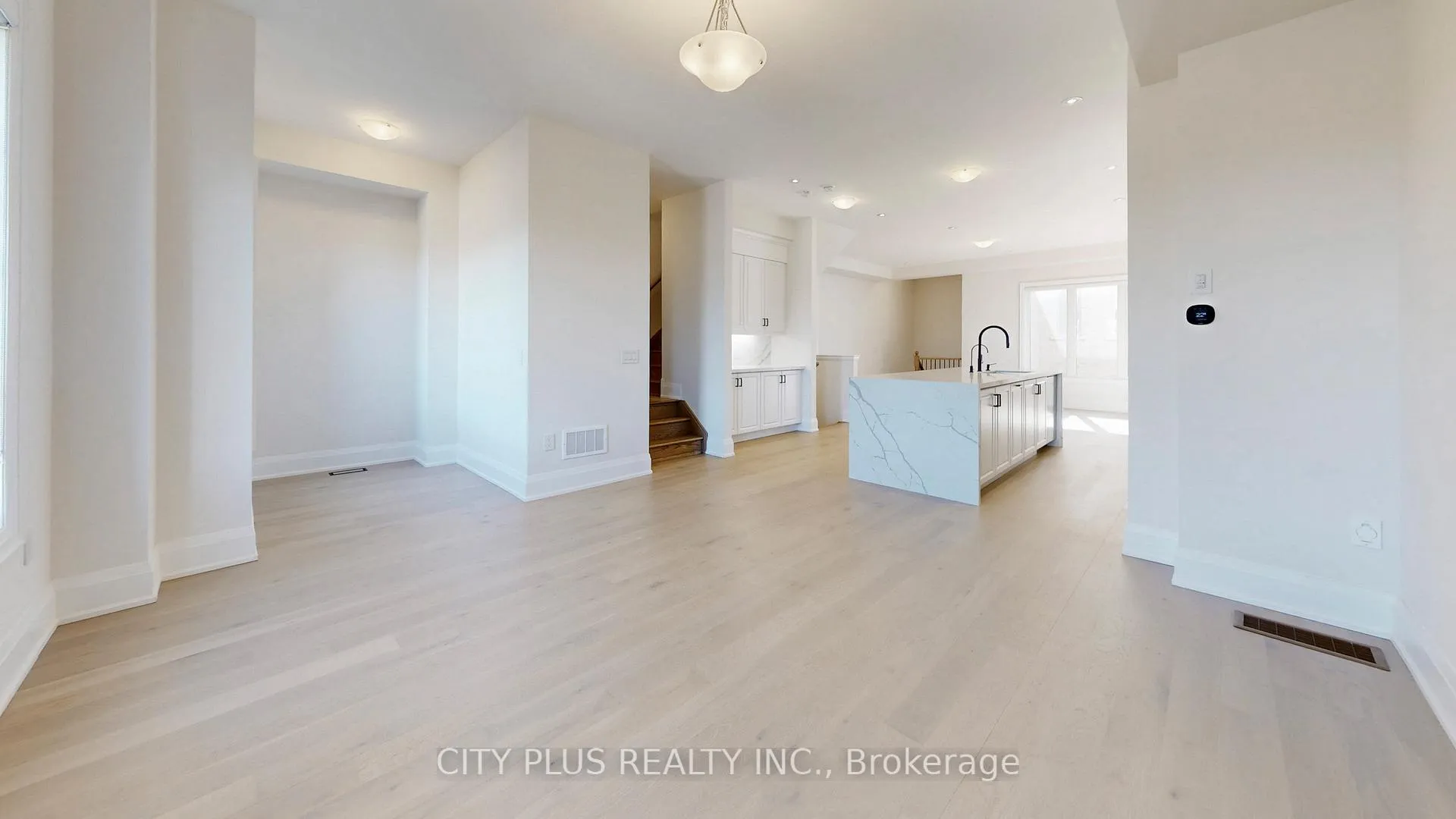 Photo 24 of Unit Main, 9400 Bayview Avenue, Richmond Hill, Observatory — HOMEH
