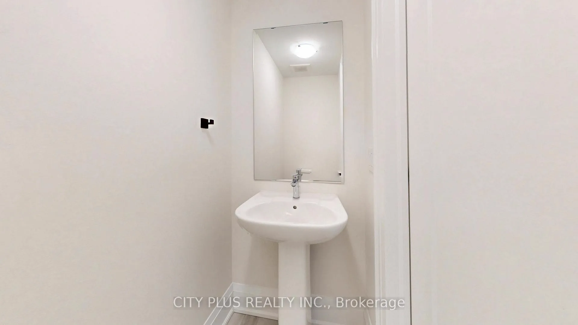 Photo 27 of Unit Main, 9400 Bayview Avenue, Richmond Hill, Observatory — HOMEH