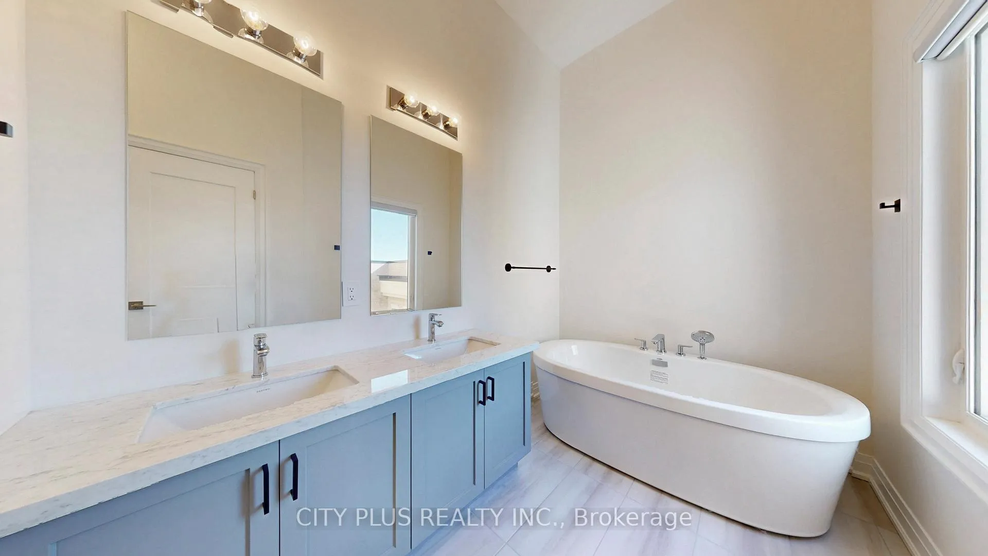 Photo 36 of Unit Main, 9400 Bayview Avenue, Richmond Hill, Observatory — HOMEH