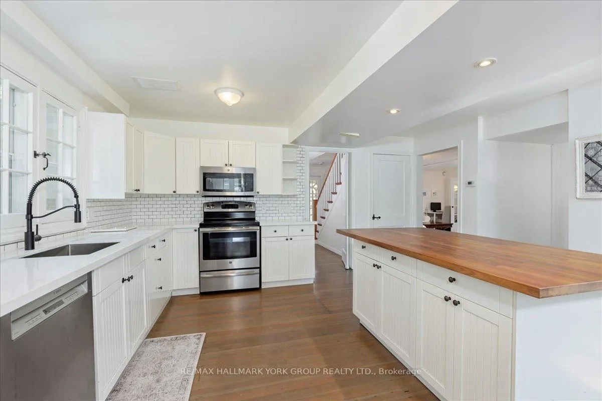 Photo 10 of 53 Westwind Circle, Georgina, Historic Lakeshore Communities — HOMEH