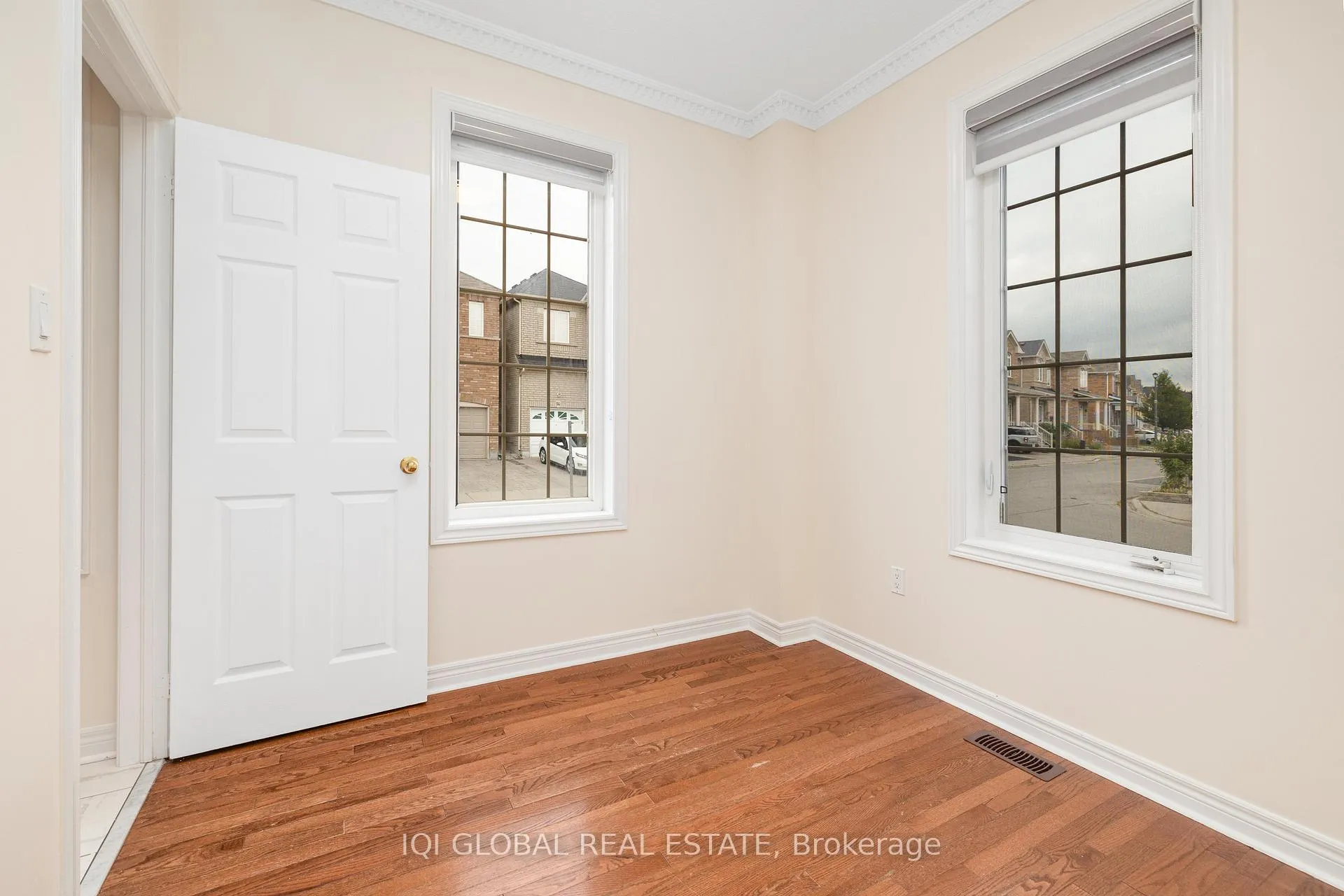 Photo 8 of 1 Kincaid Lane, Markham, Middlefield — HOMEH